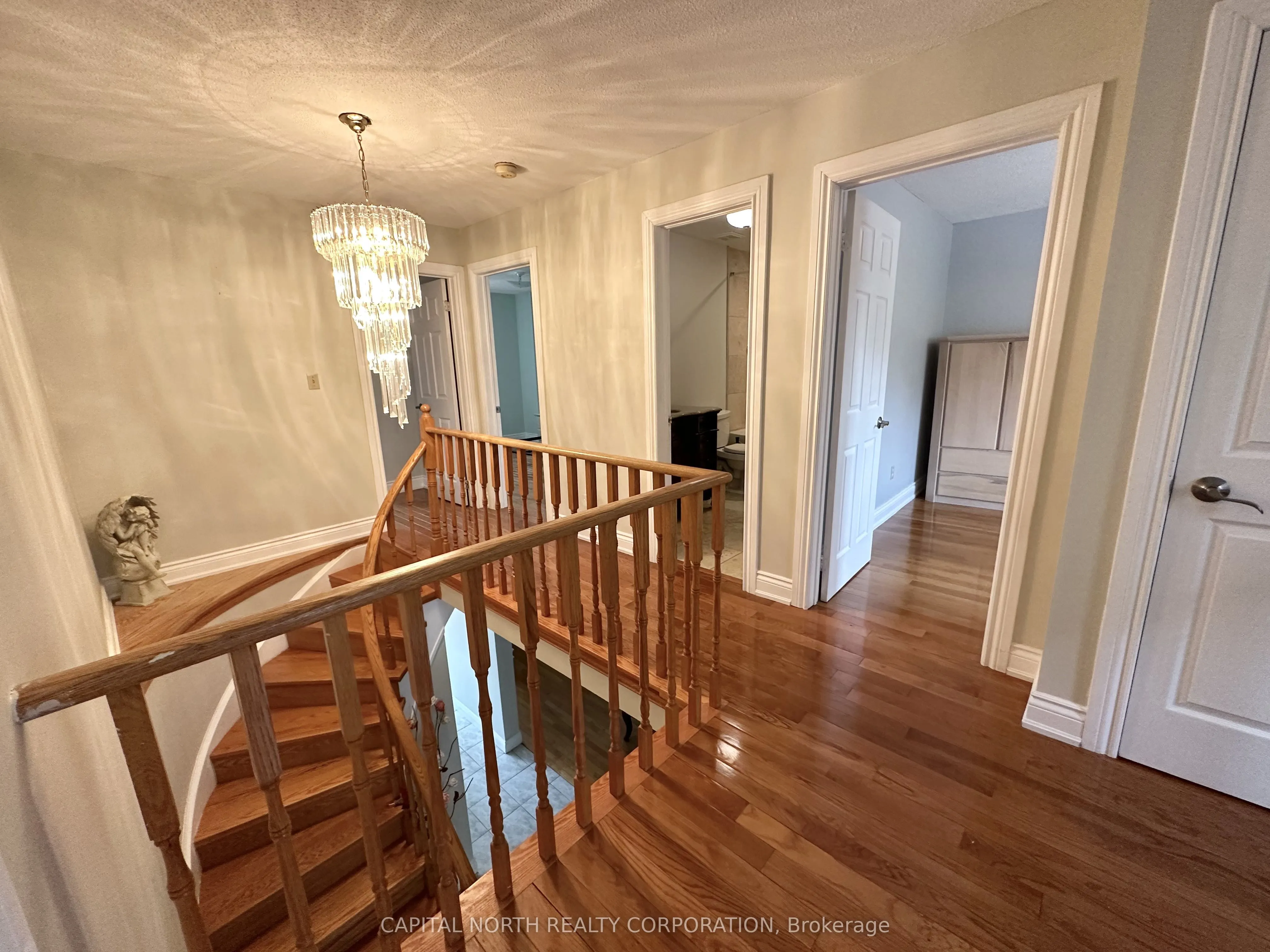 2366 Denvale Drive W, #Upper