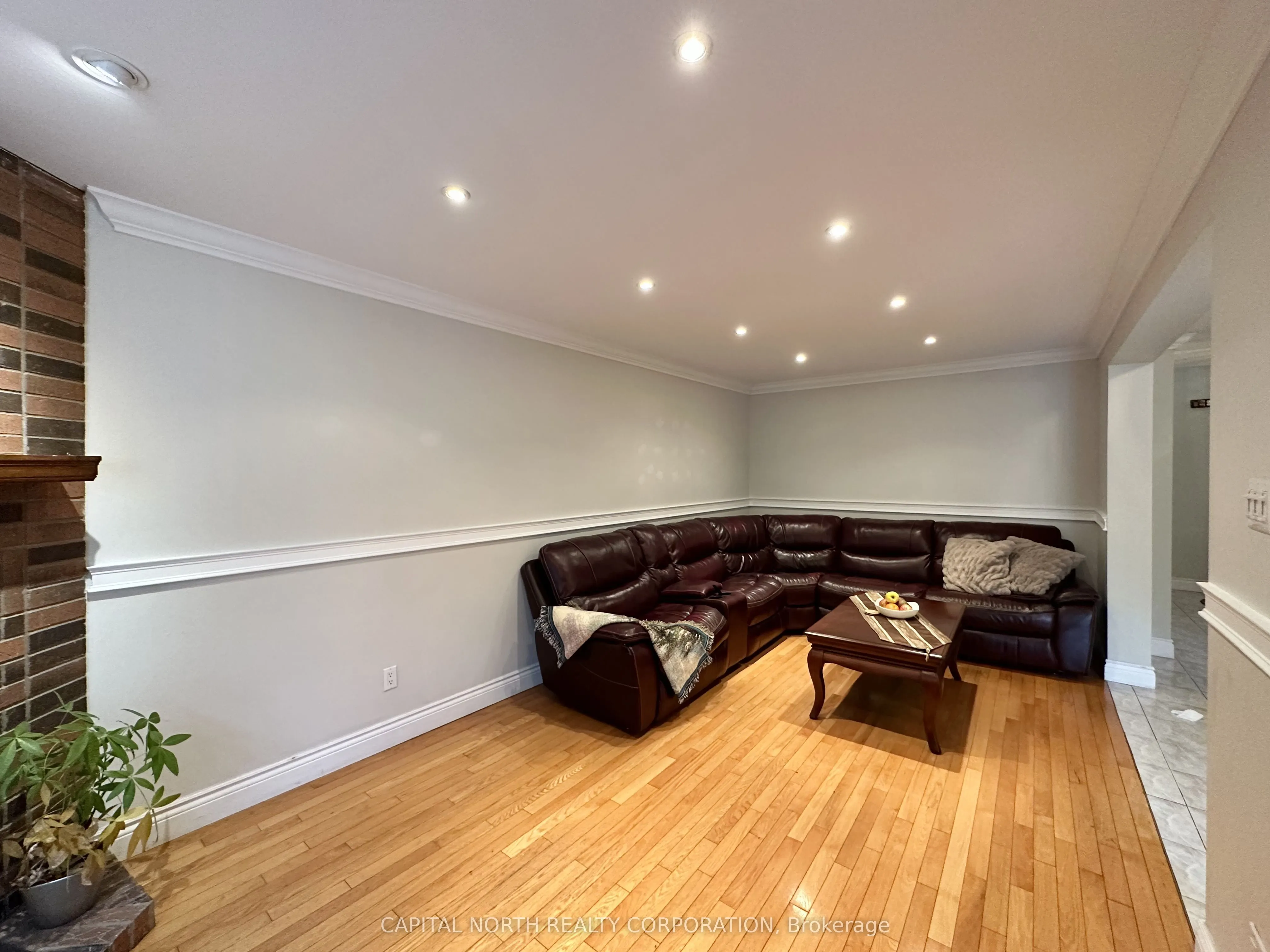 2366 Denvale Drive W, #Upper