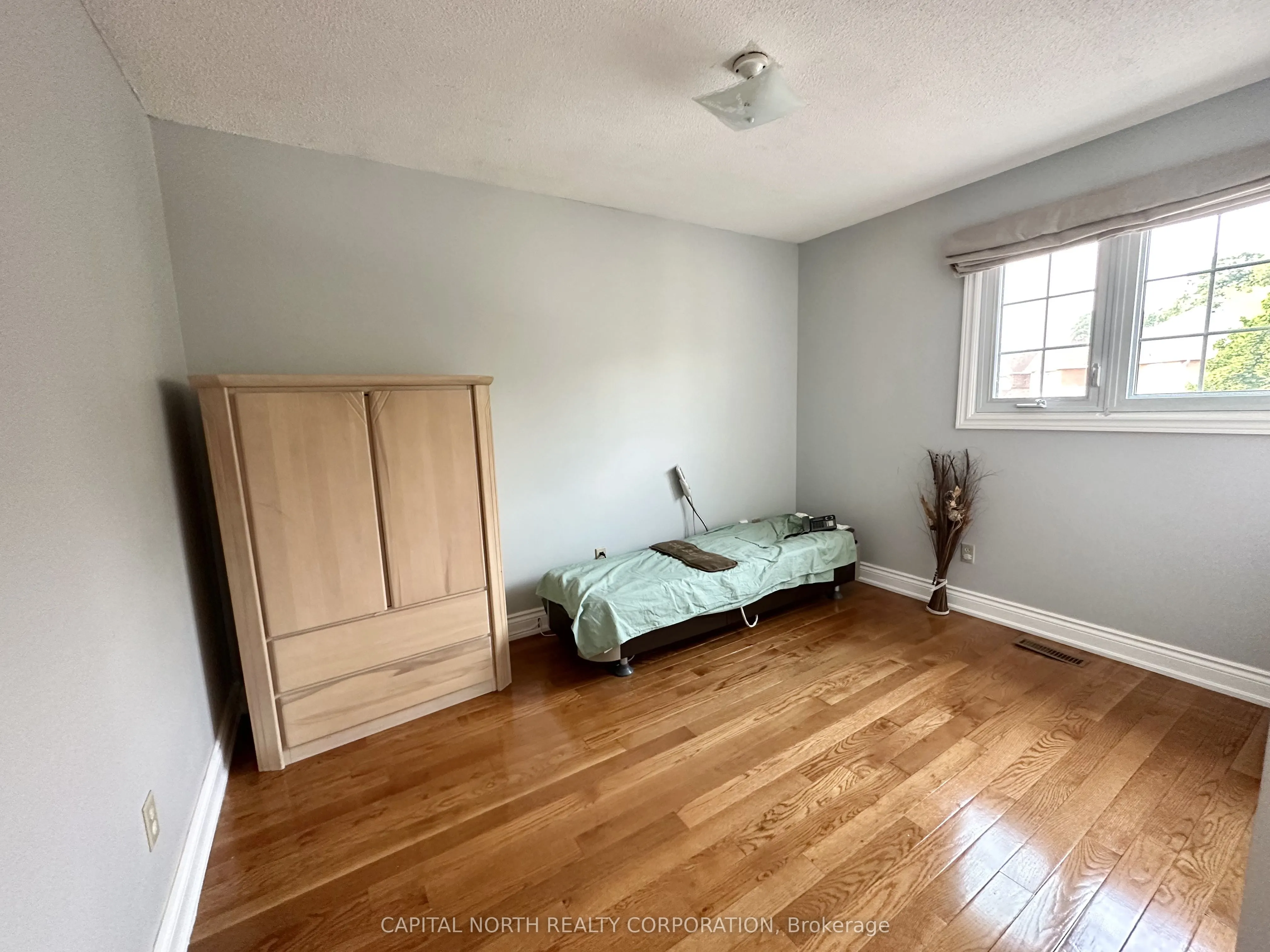 2366 Denvale Drive W, #Upper