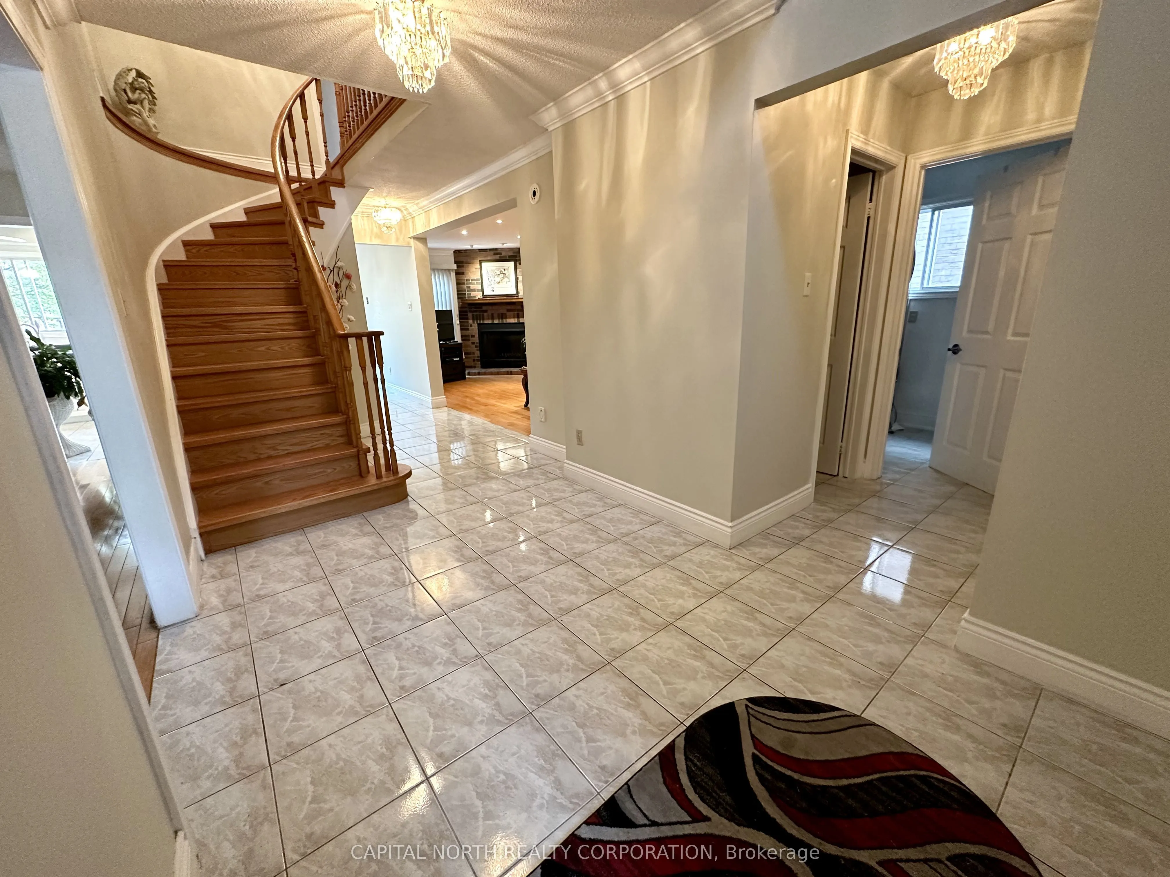 2366 Denvale Drive W, #Upper