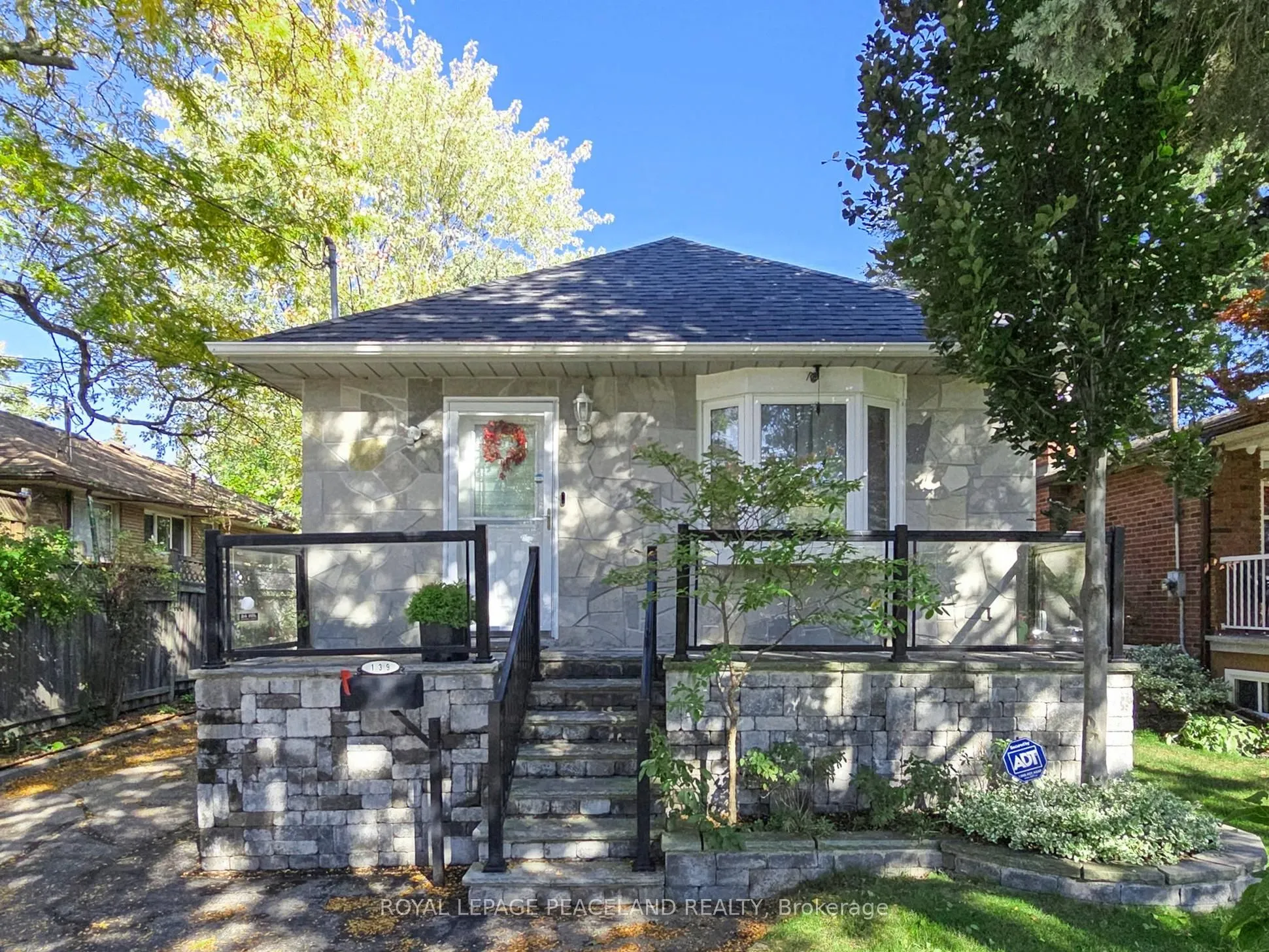 139 Scarboro Crescent