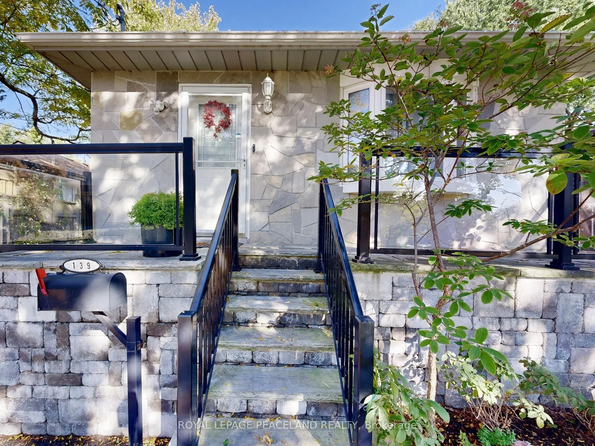139 Scarboro Crescent