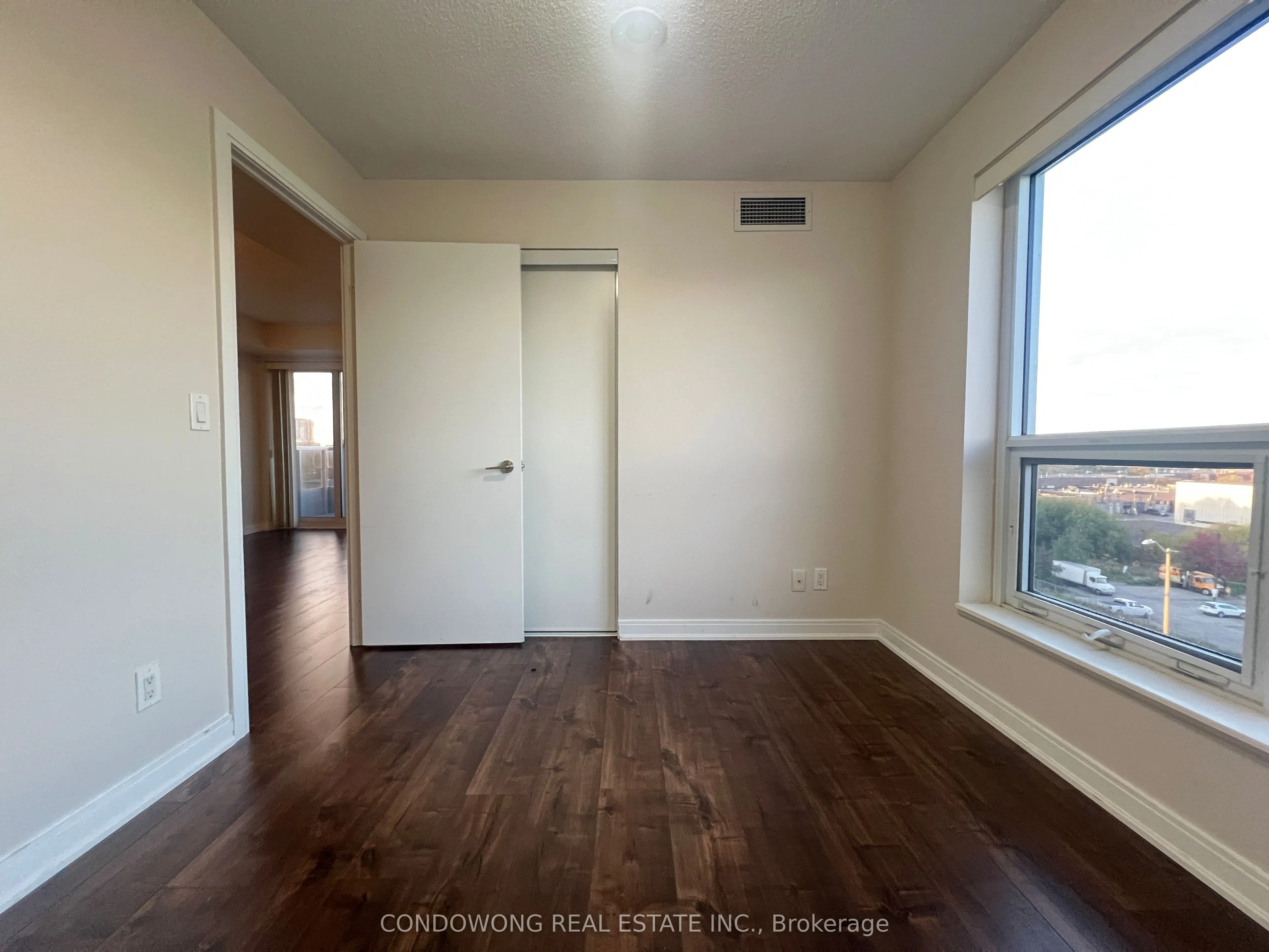 181 Village Green Square, #620