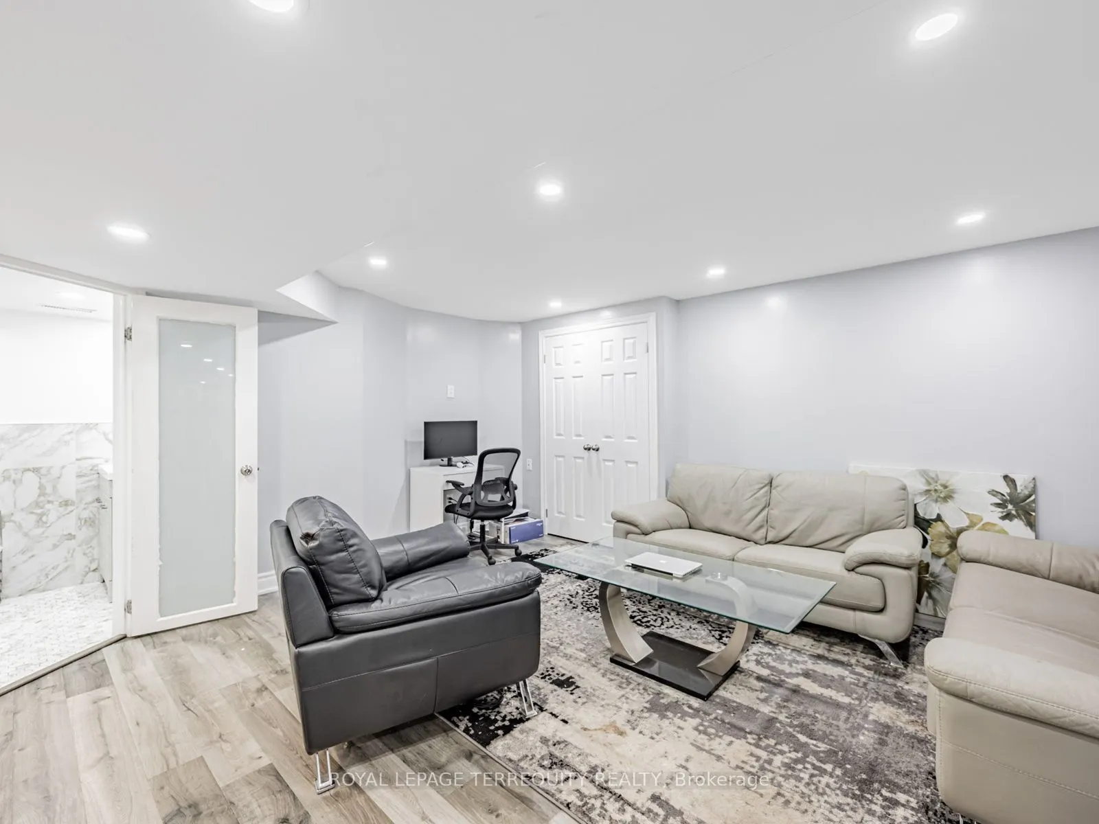 63 Rotherglen Road S