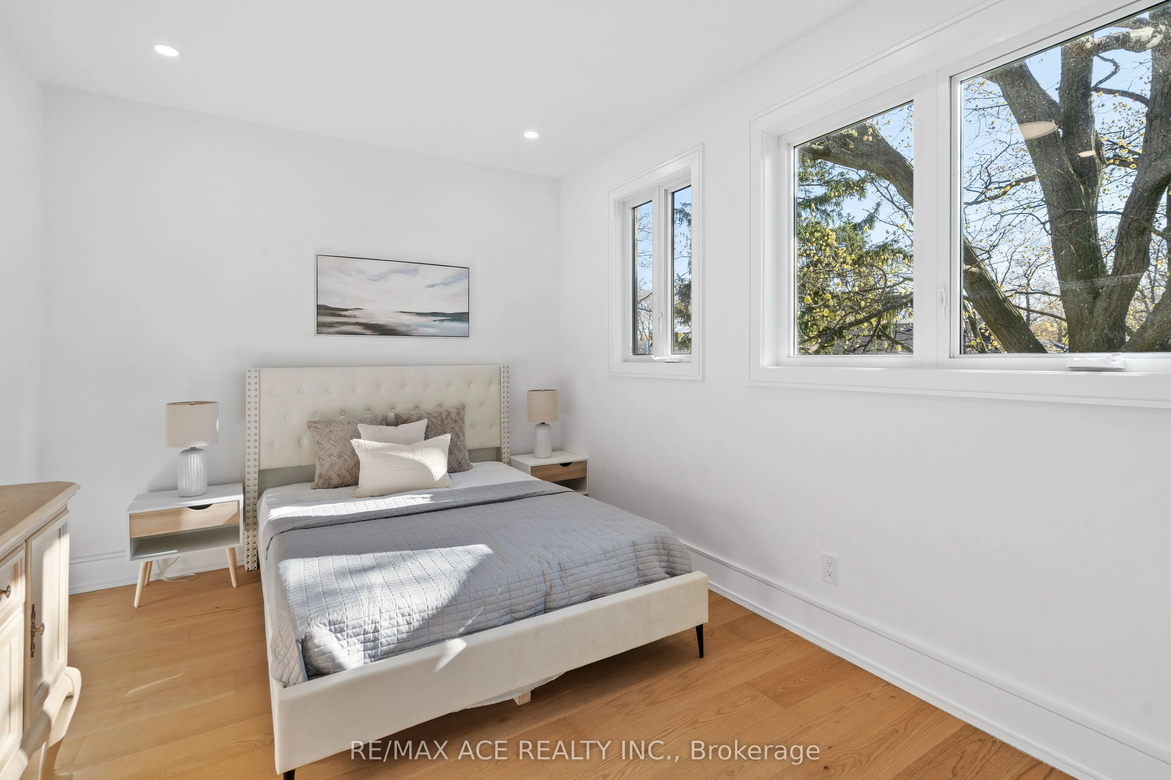 122 Warden Avenue