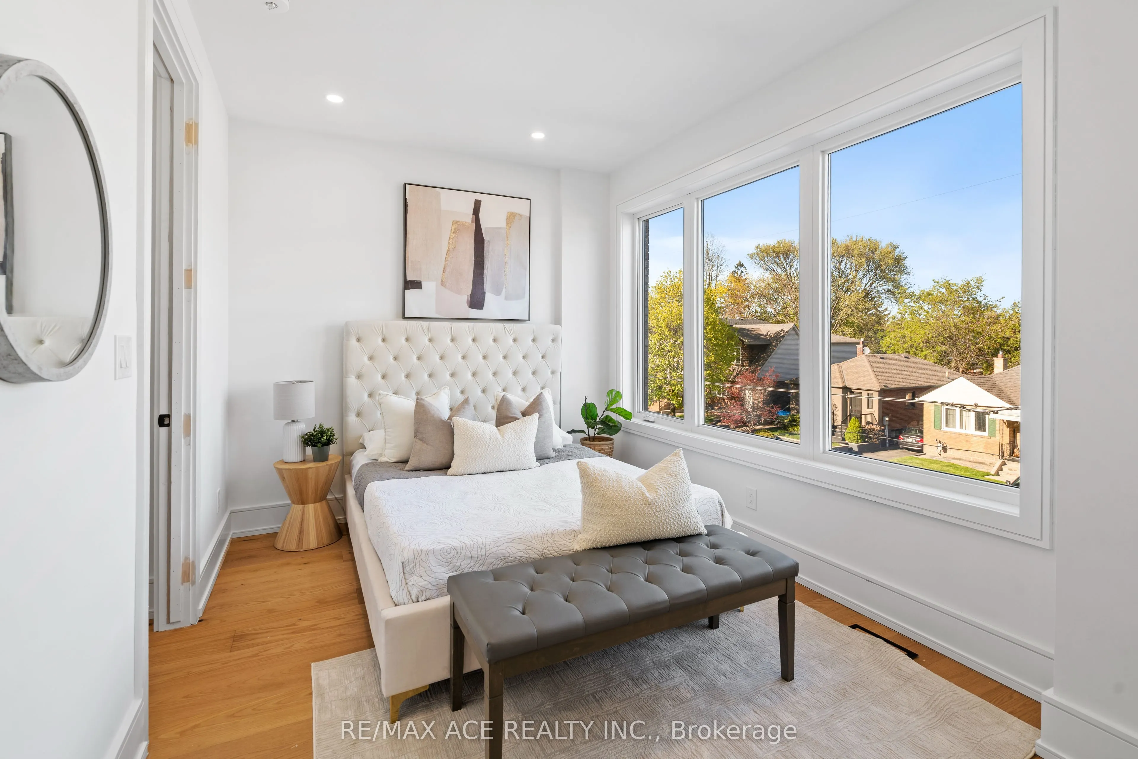 122 Warden Avenue