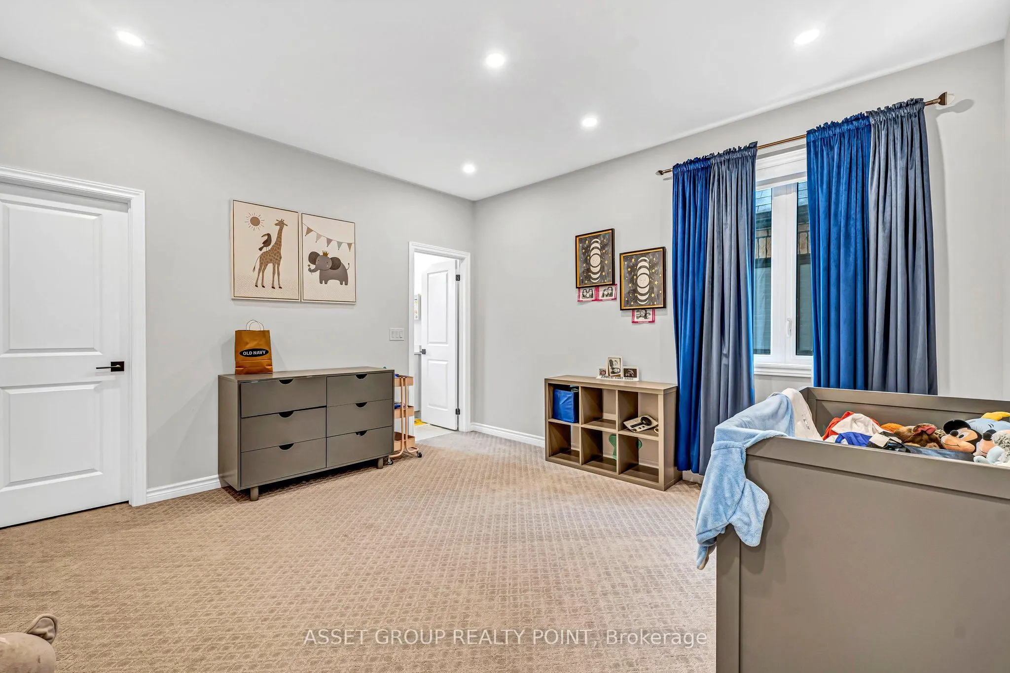 84 Bremner Street