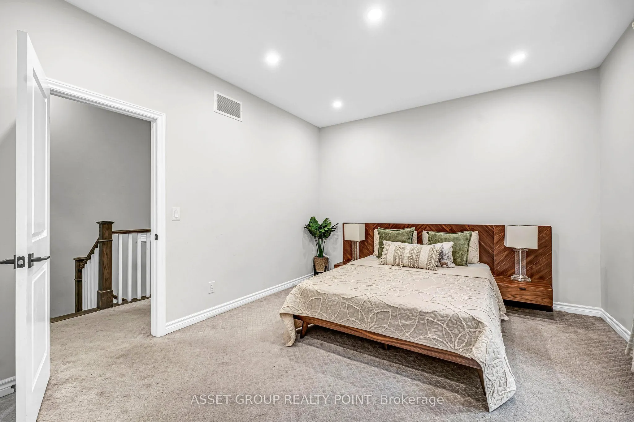 84 Bremner Street