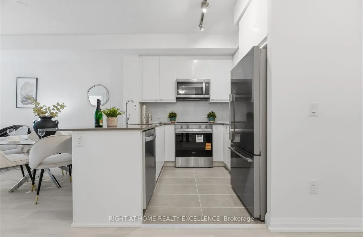 3260 SHEPPARD Avenue E, #411