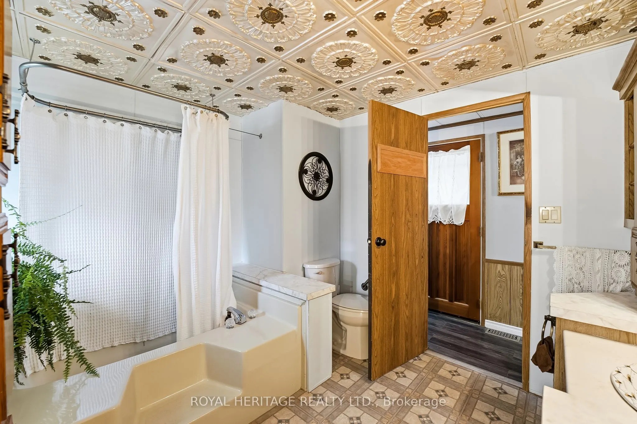 330 King Street E, #6