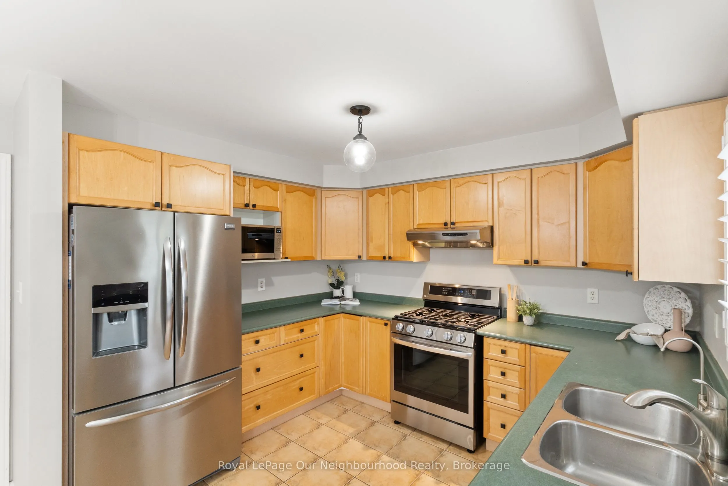 862 Audley Road S