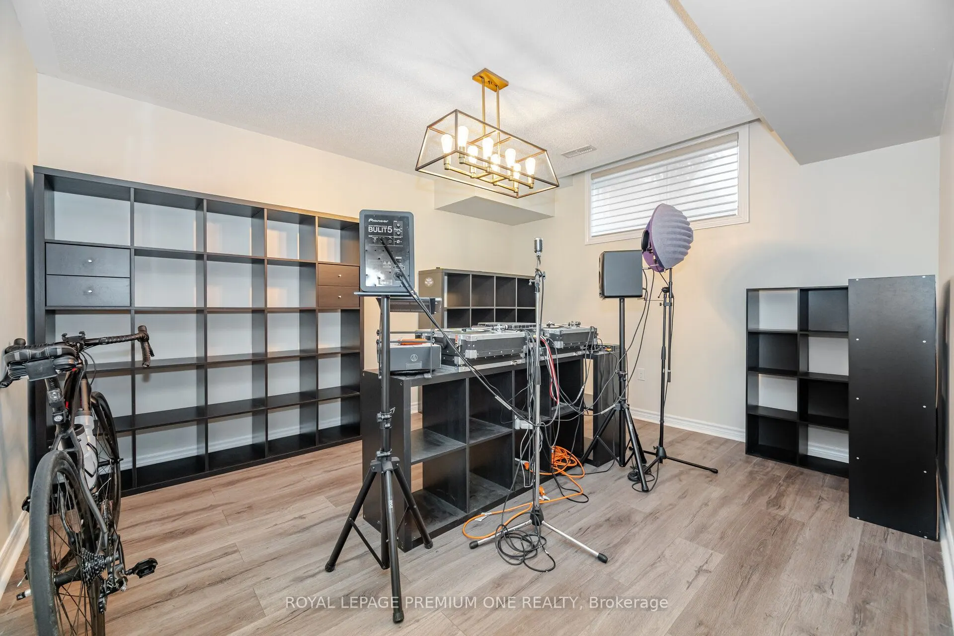 1271 Aldsworth Crescent