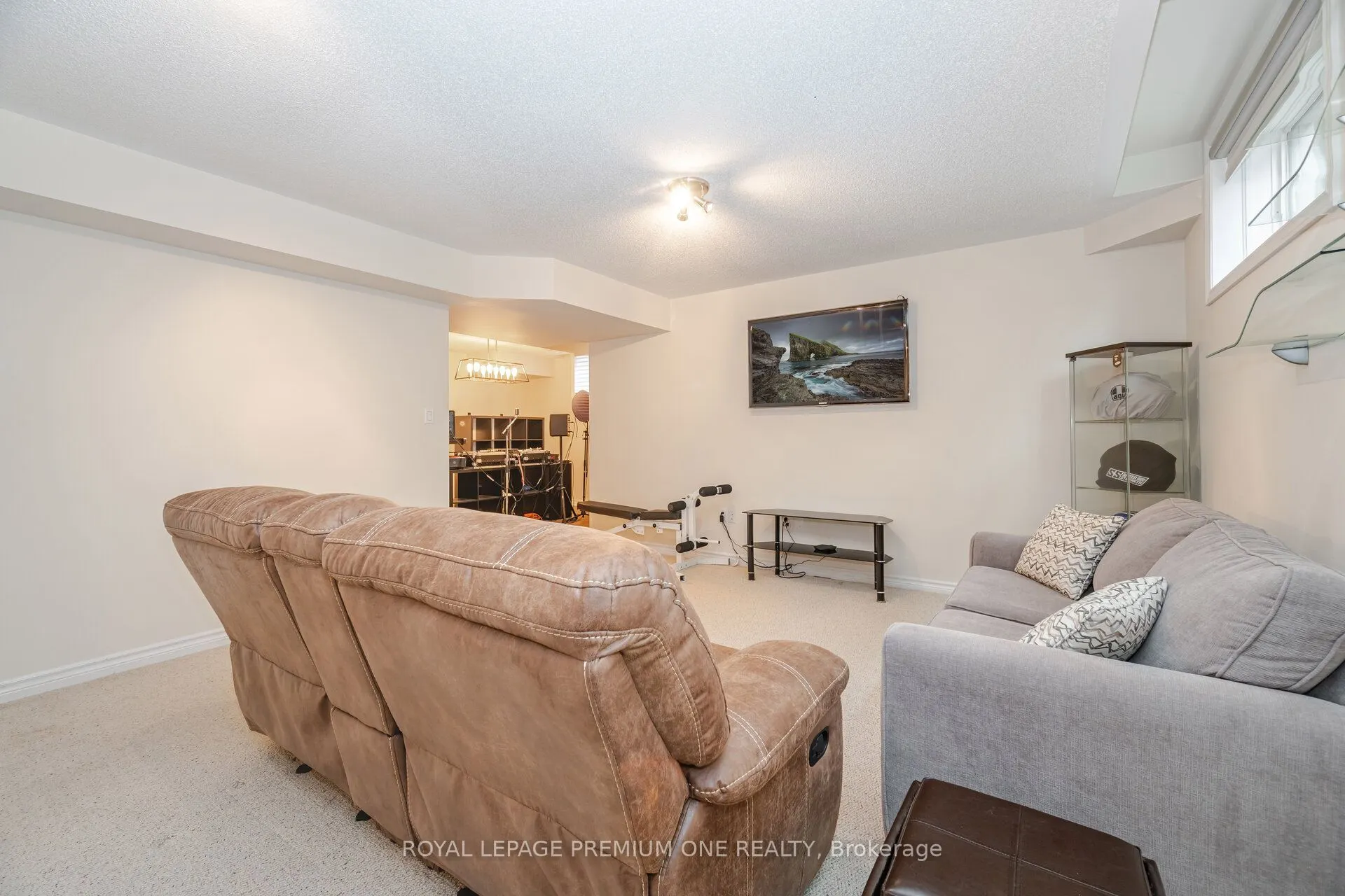 1271 Aldsworth Crescent