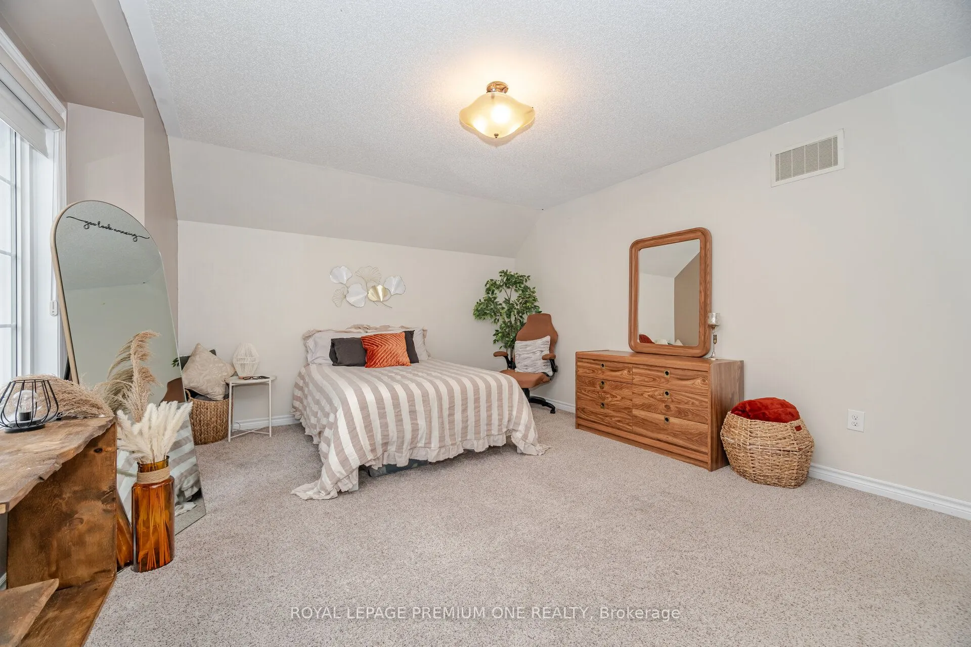 1271 Aldsworth Crescent