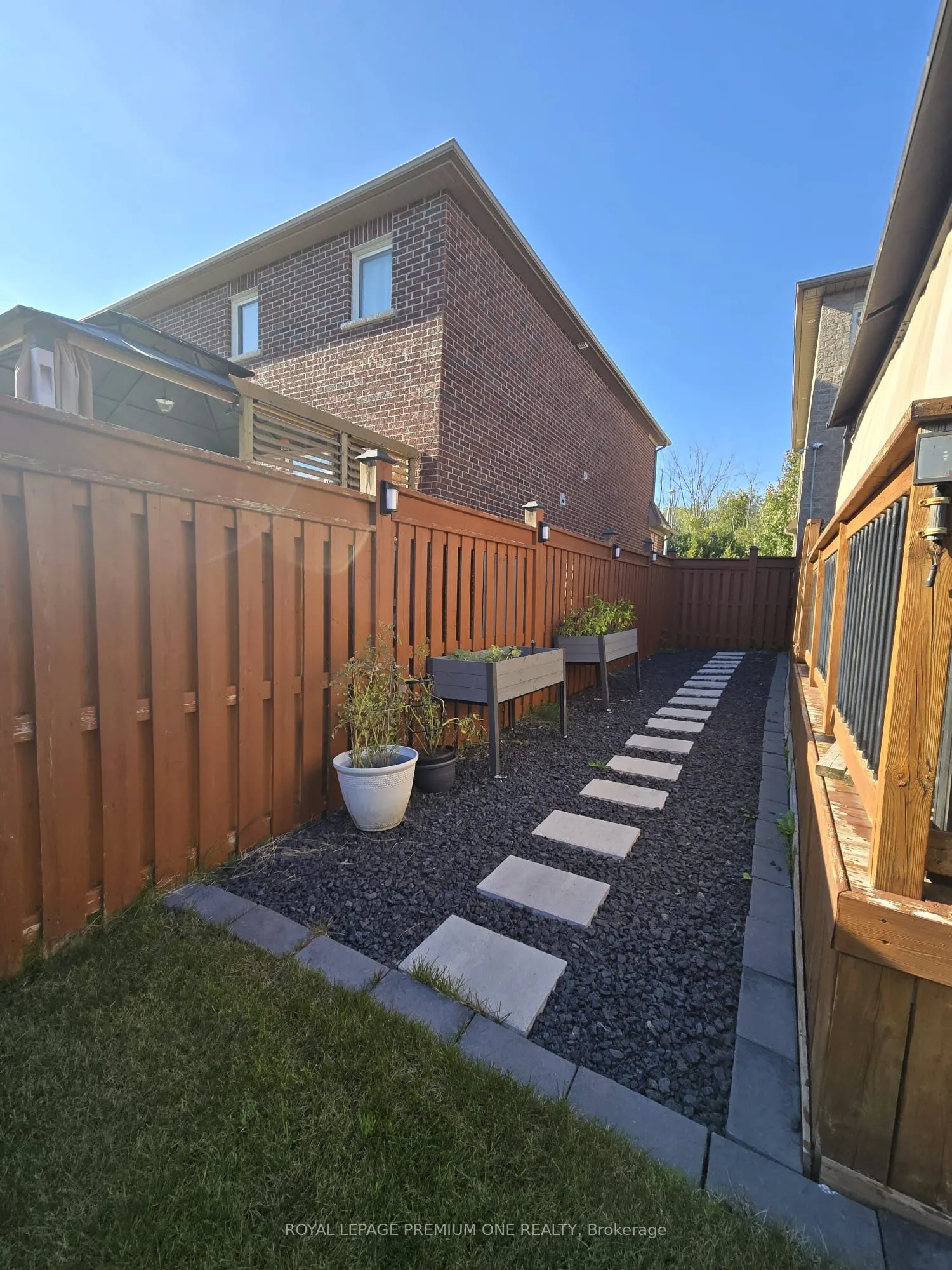 1271 Aldsworth Crescent