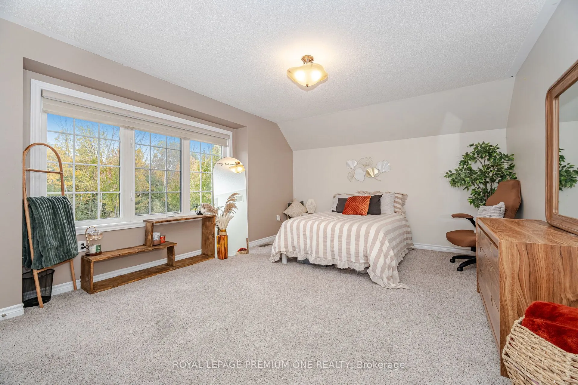 1271 Aldsworth Crescent