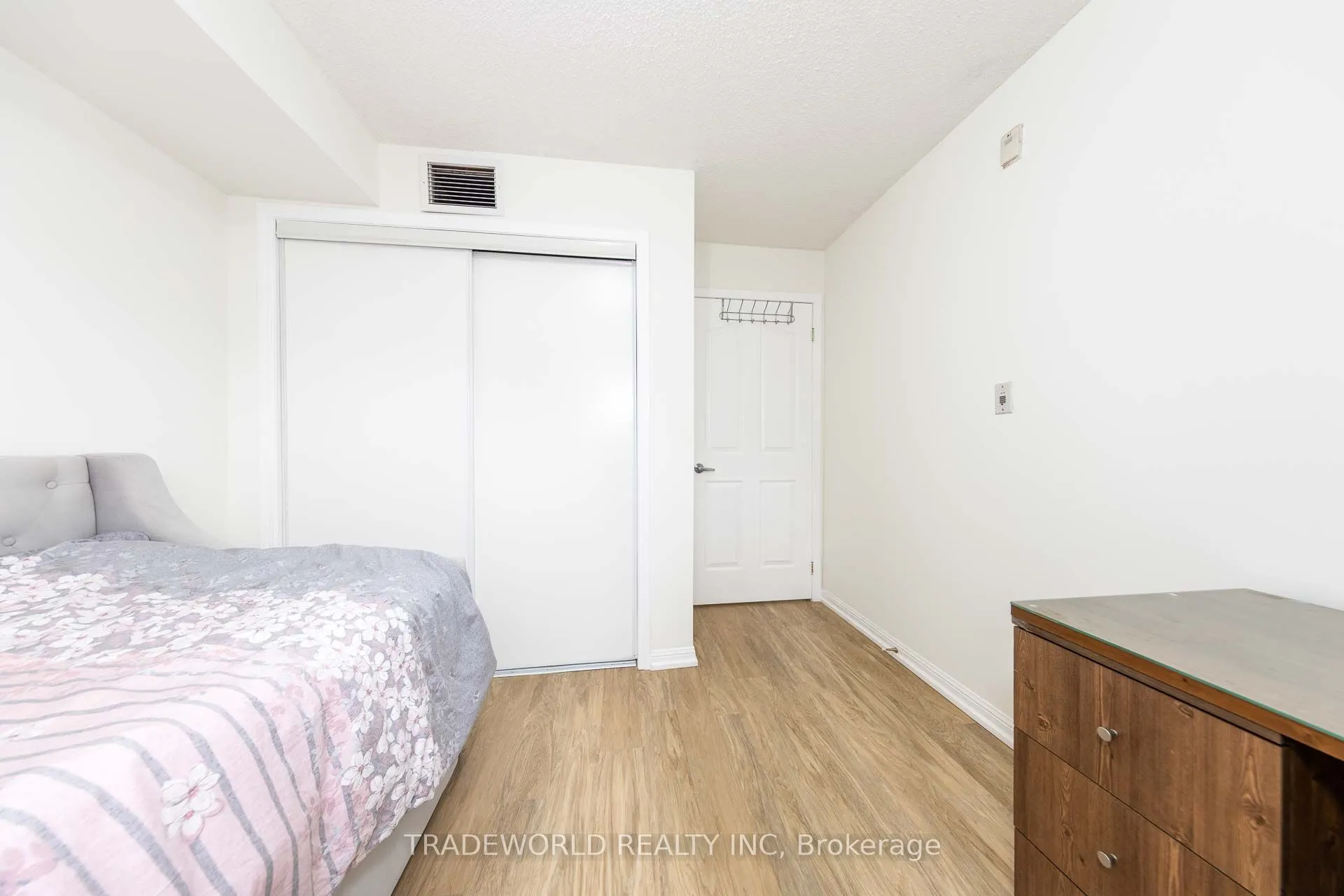 5225 Finch Avenue E, #201