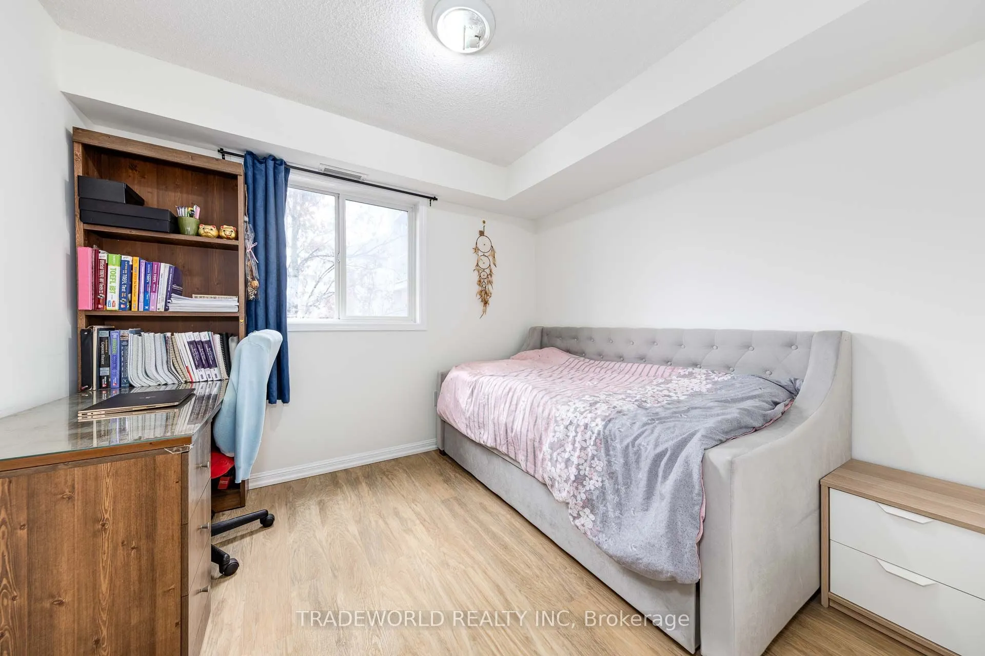 5225 Finch Avenue E, #201