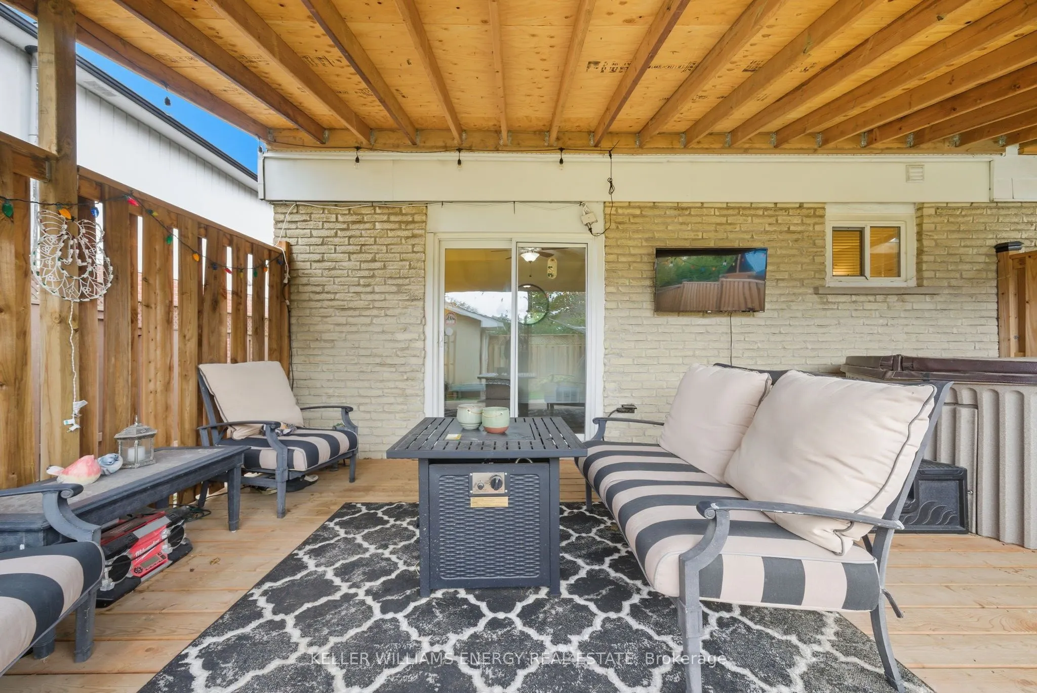 649 Berwick Crescent