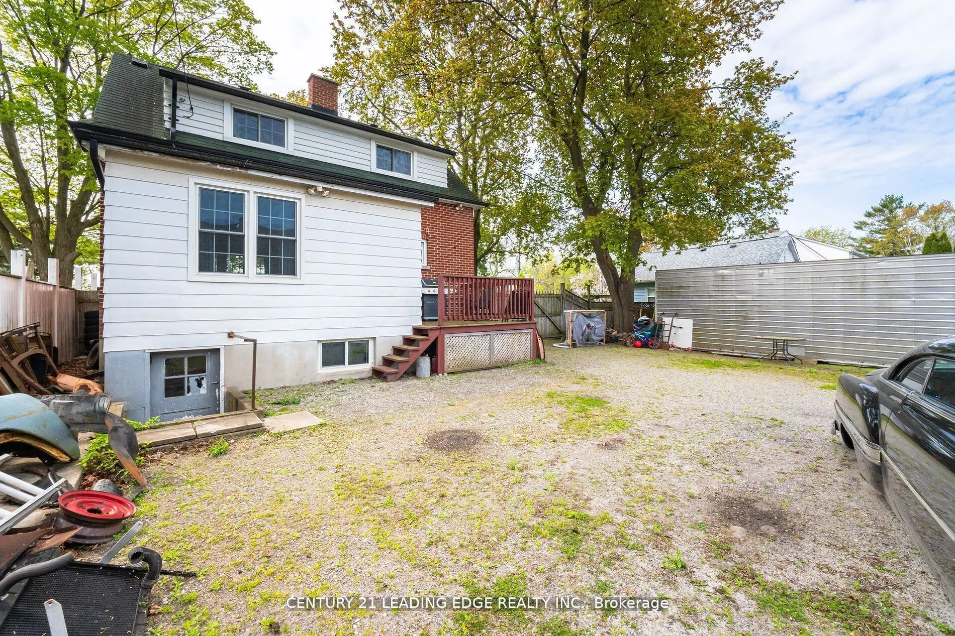 980 King Street E