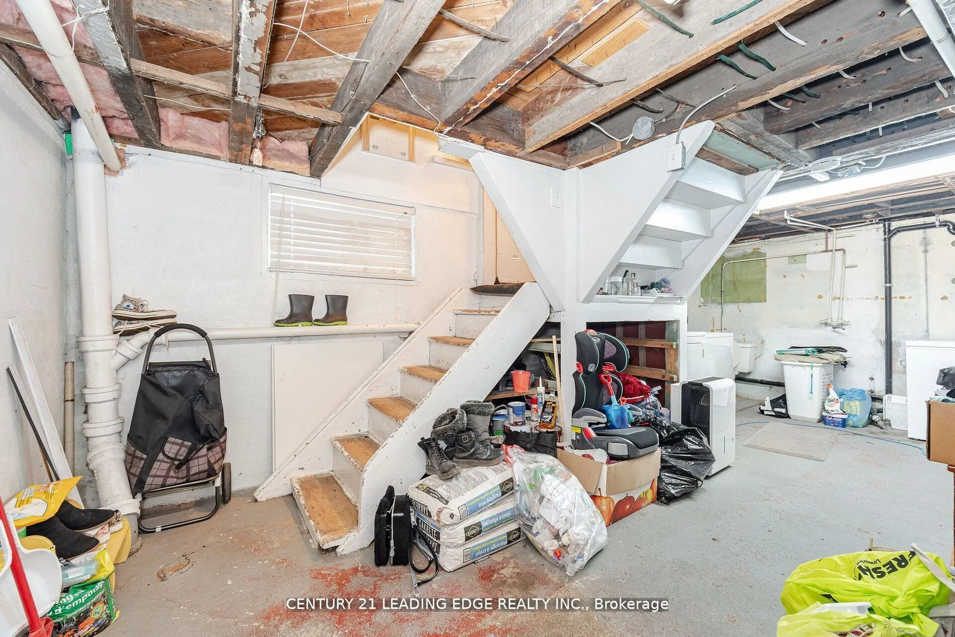 980 King Street E