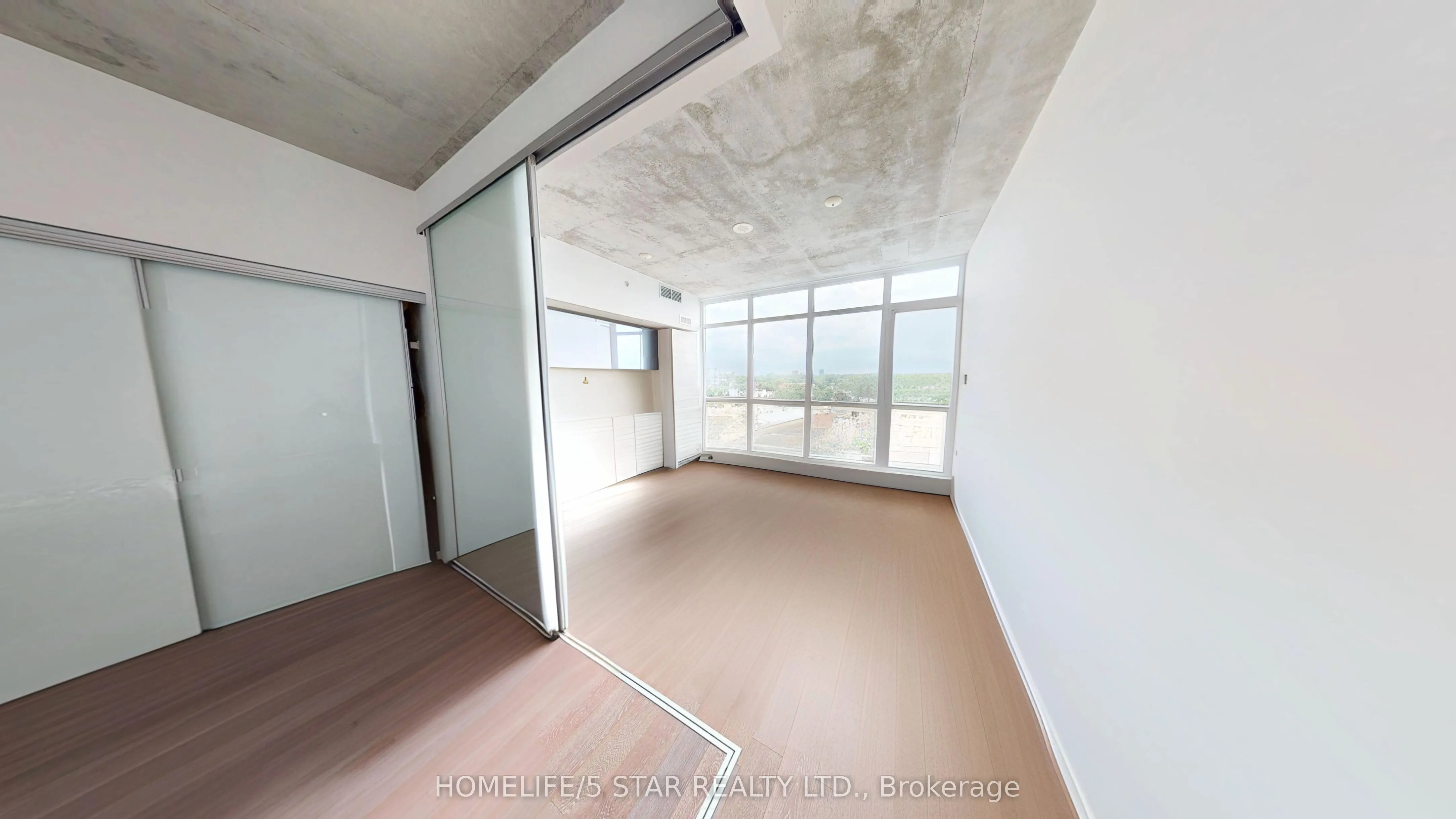 1190 Dundas Street E, #922