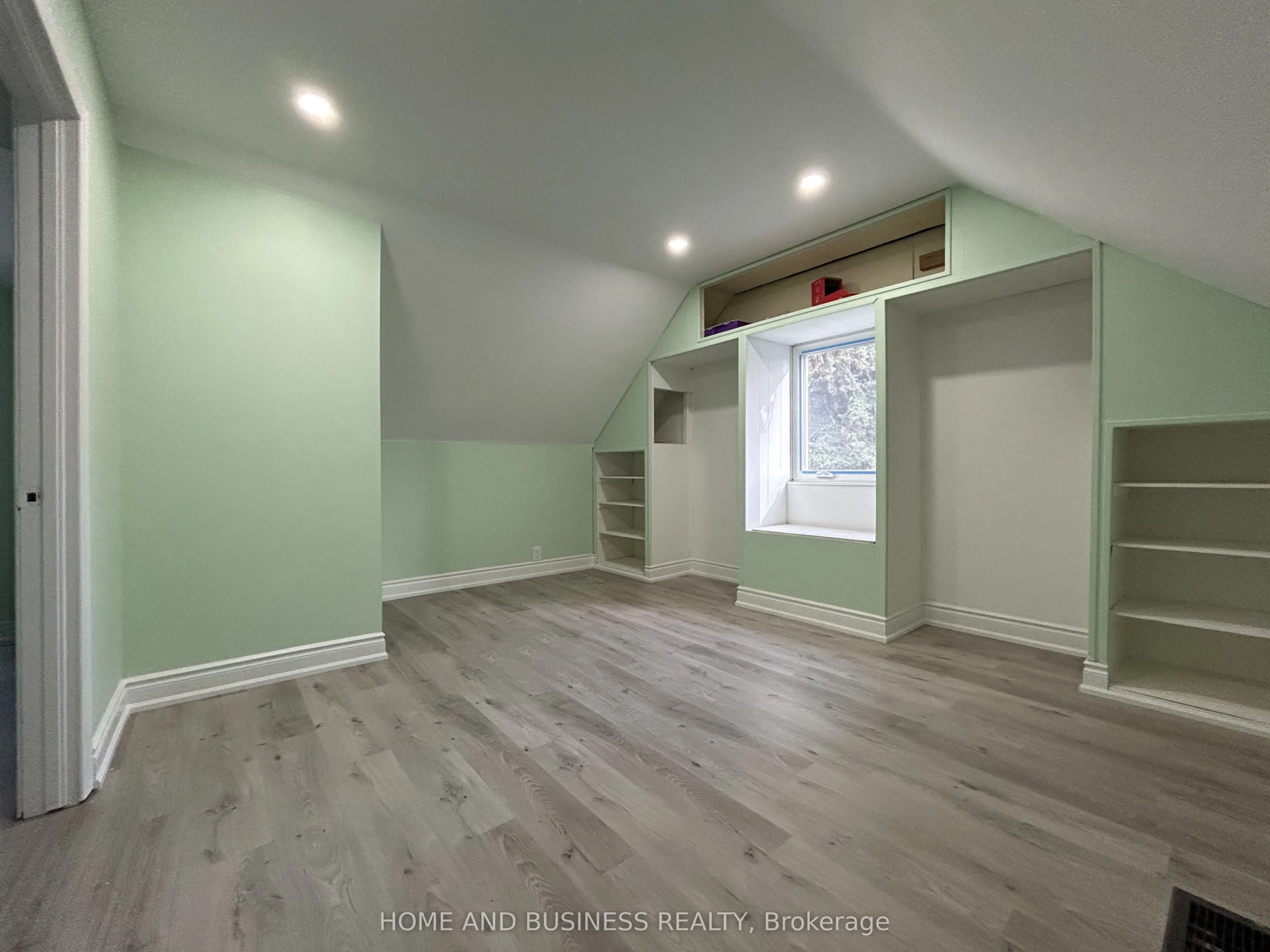 35 Mack Avenue