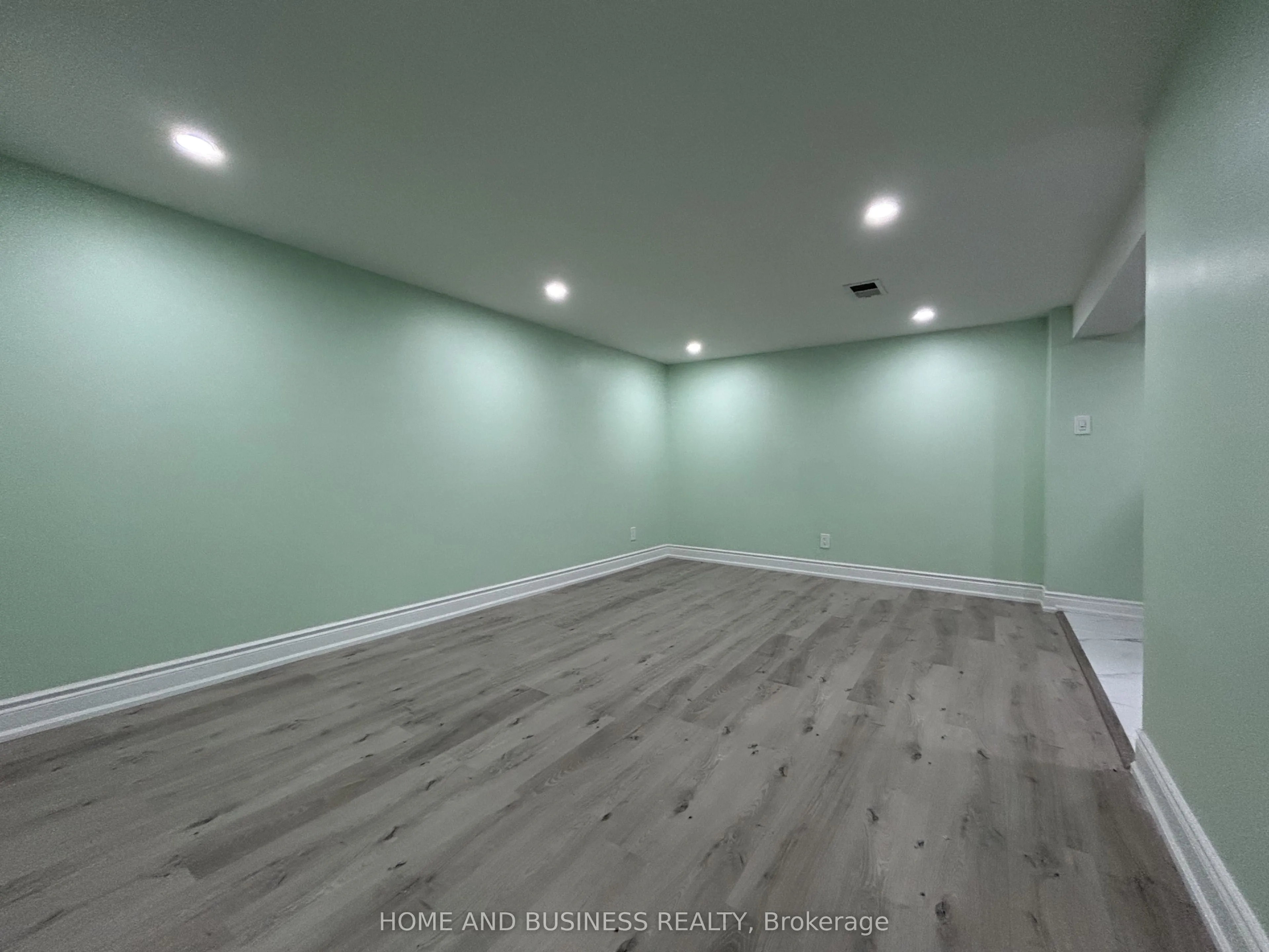 35 Mack Avenue