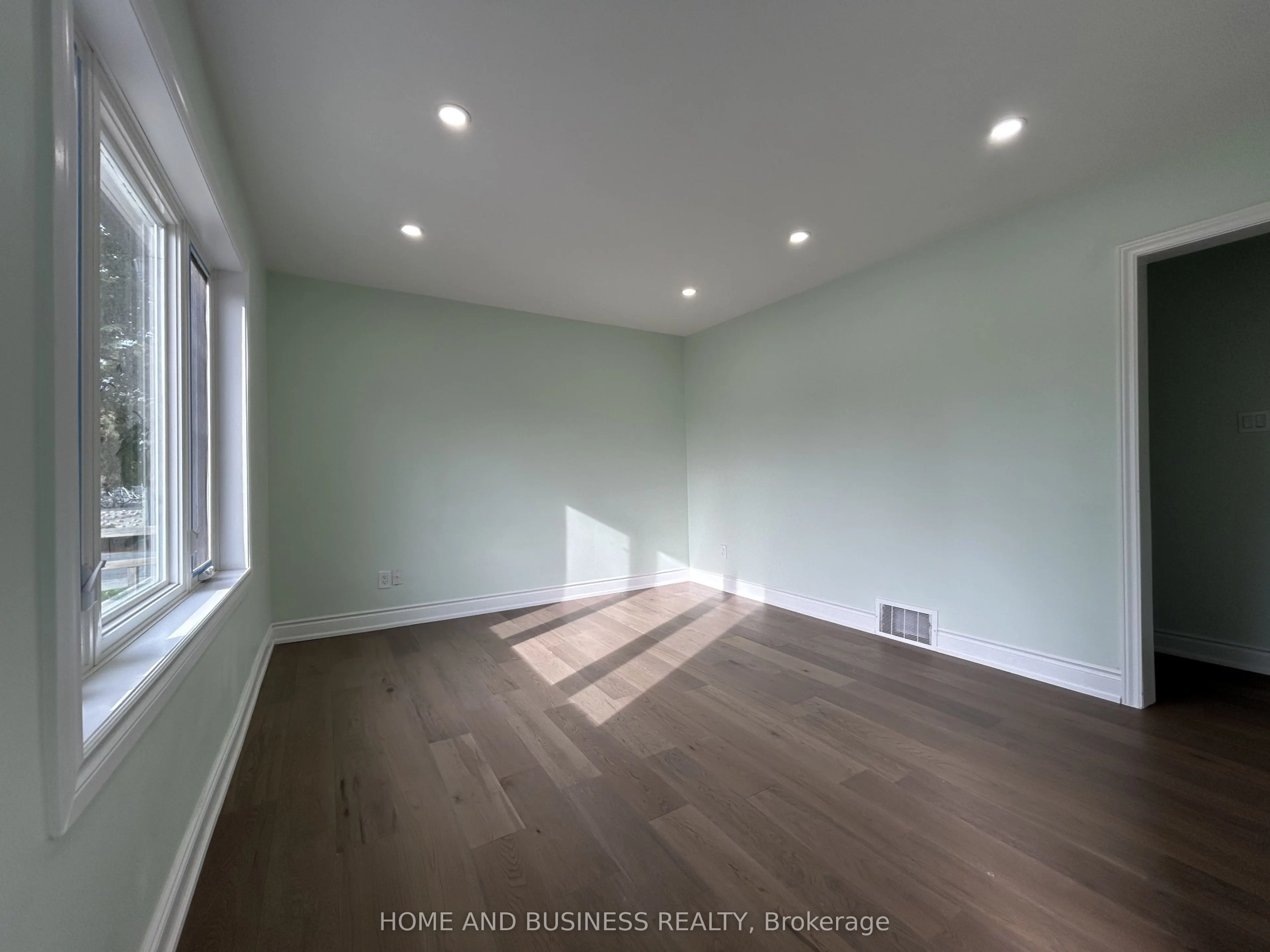 35 Mack Avenue