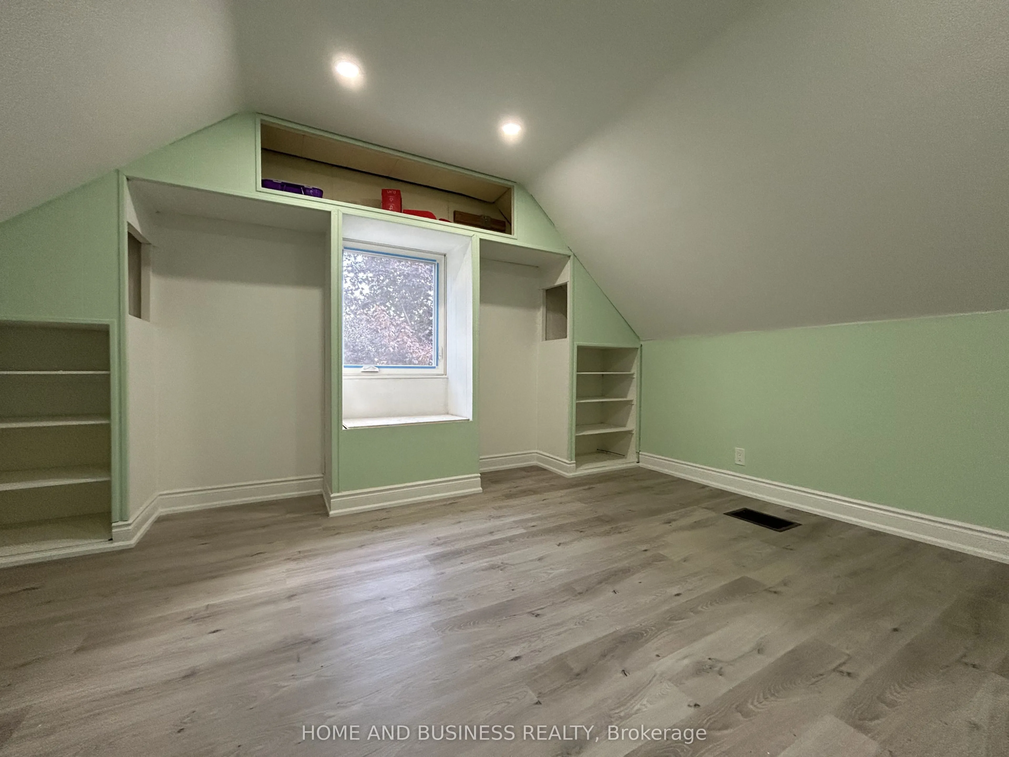 35 Mack Avenue