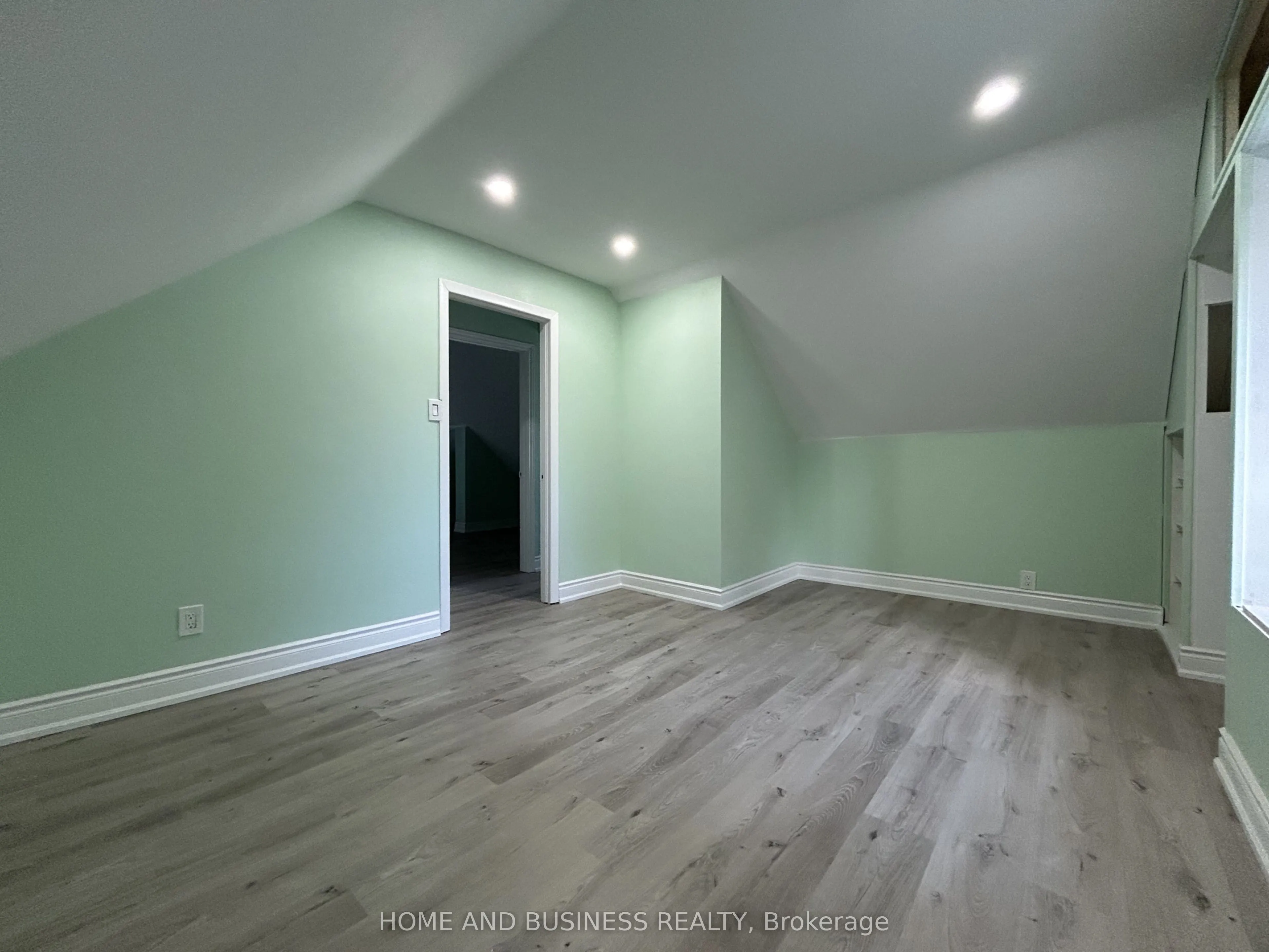 35 Mack Avenue