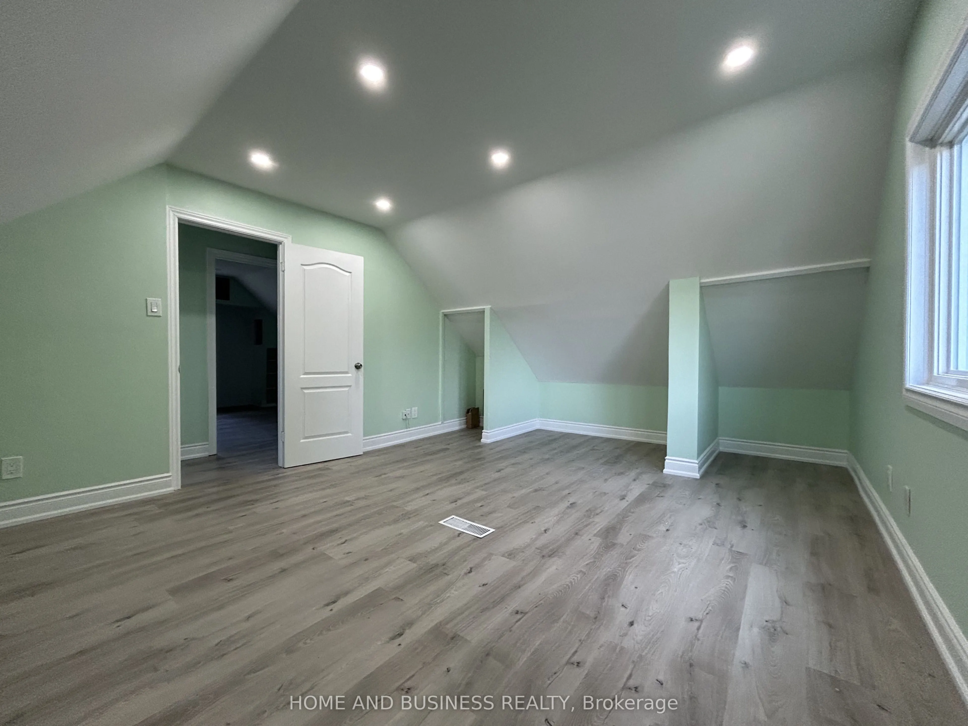35 Mack Avenue