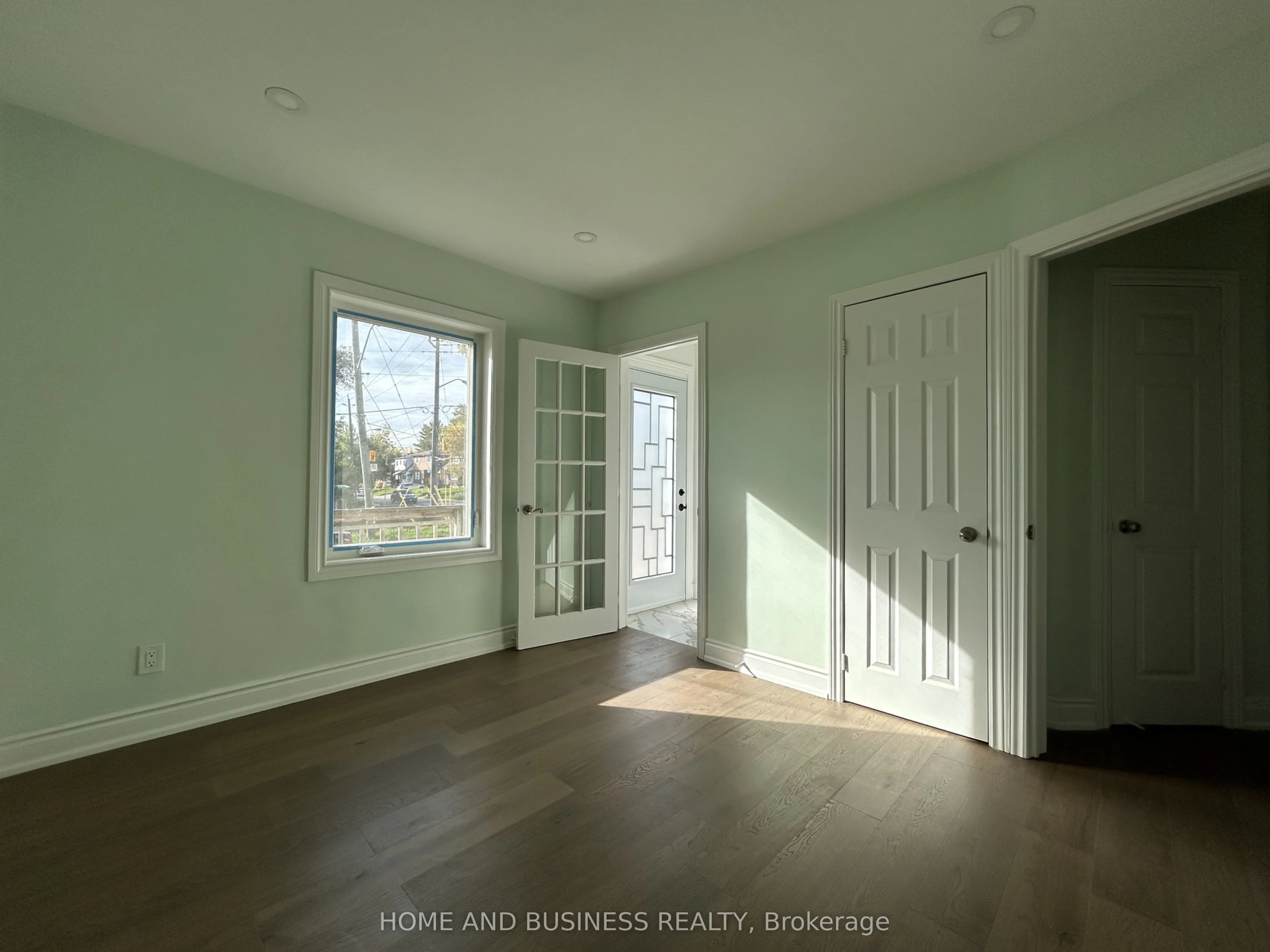 35 Mack Avenue