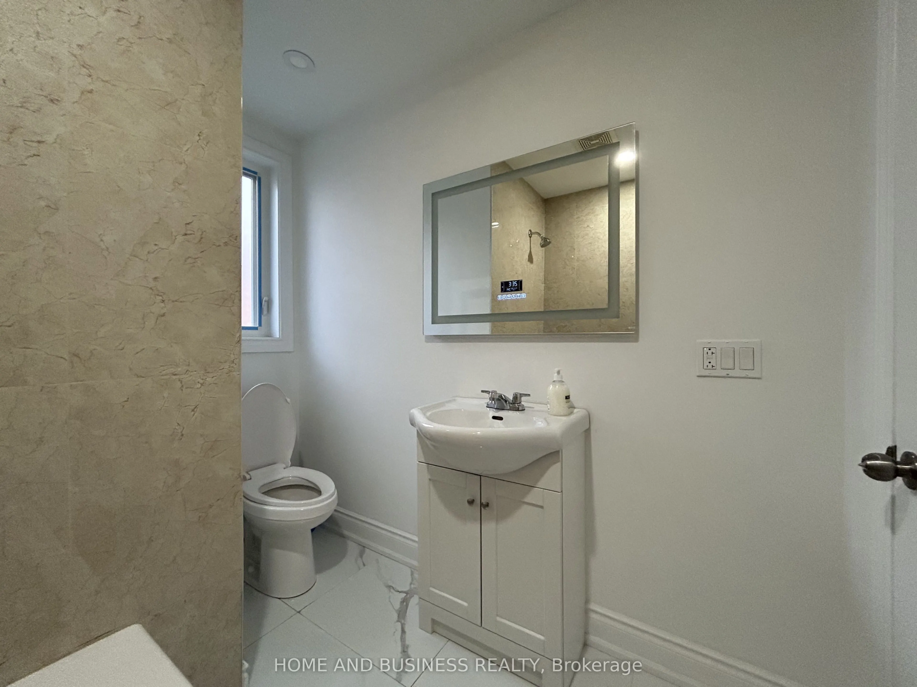 35 Mack Avenue
