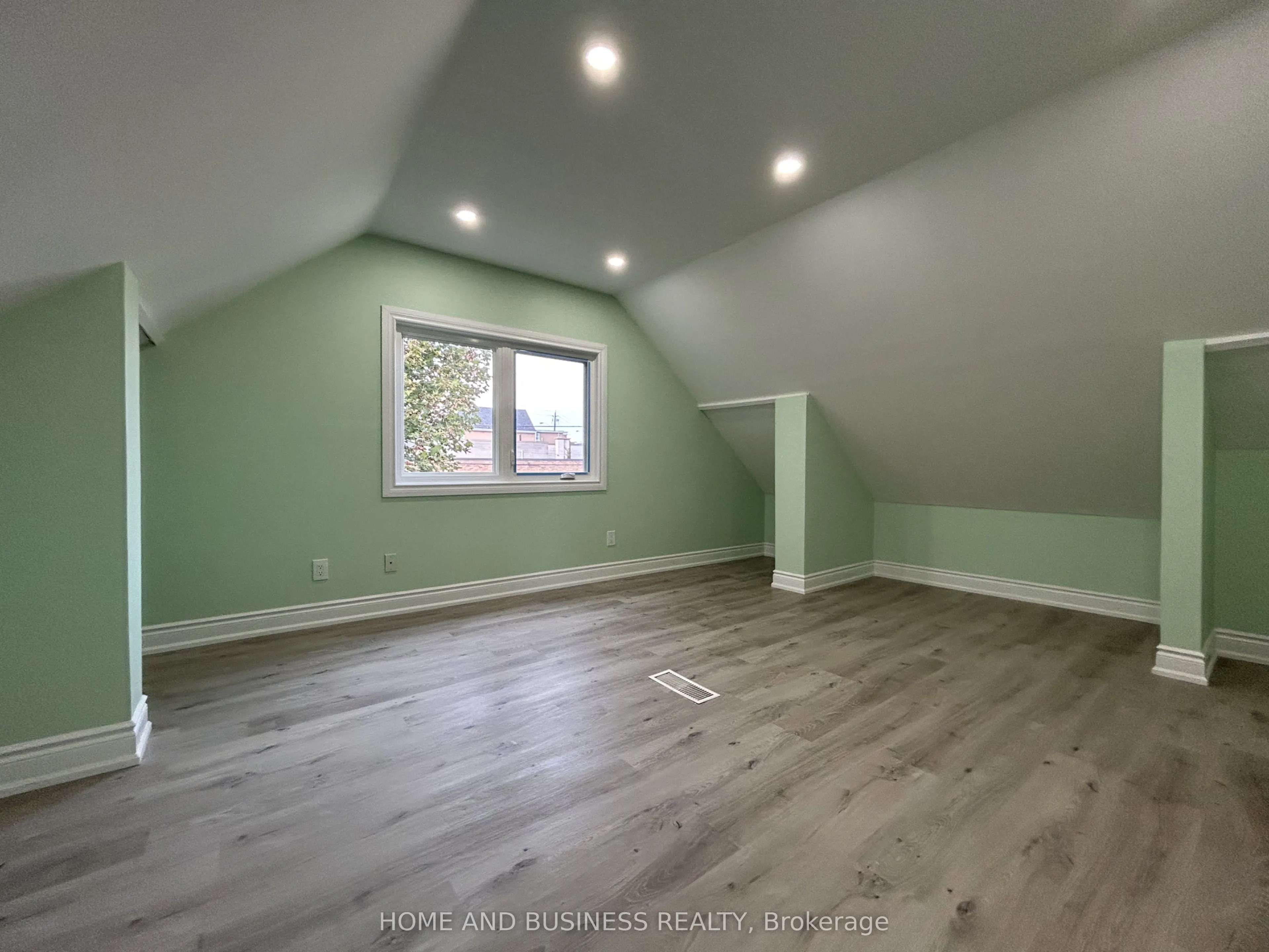 35 Mack Avenue