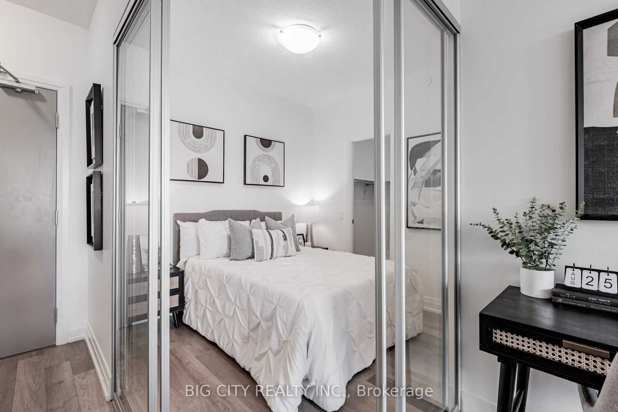 3121 Sheppard Avenue E, #611