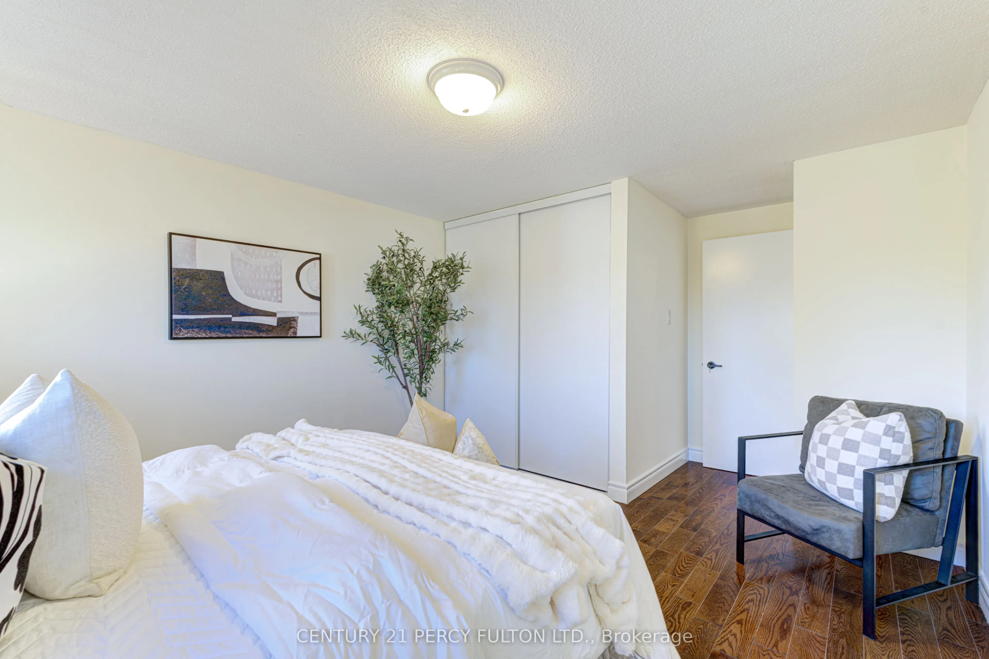 105 Clements Road W