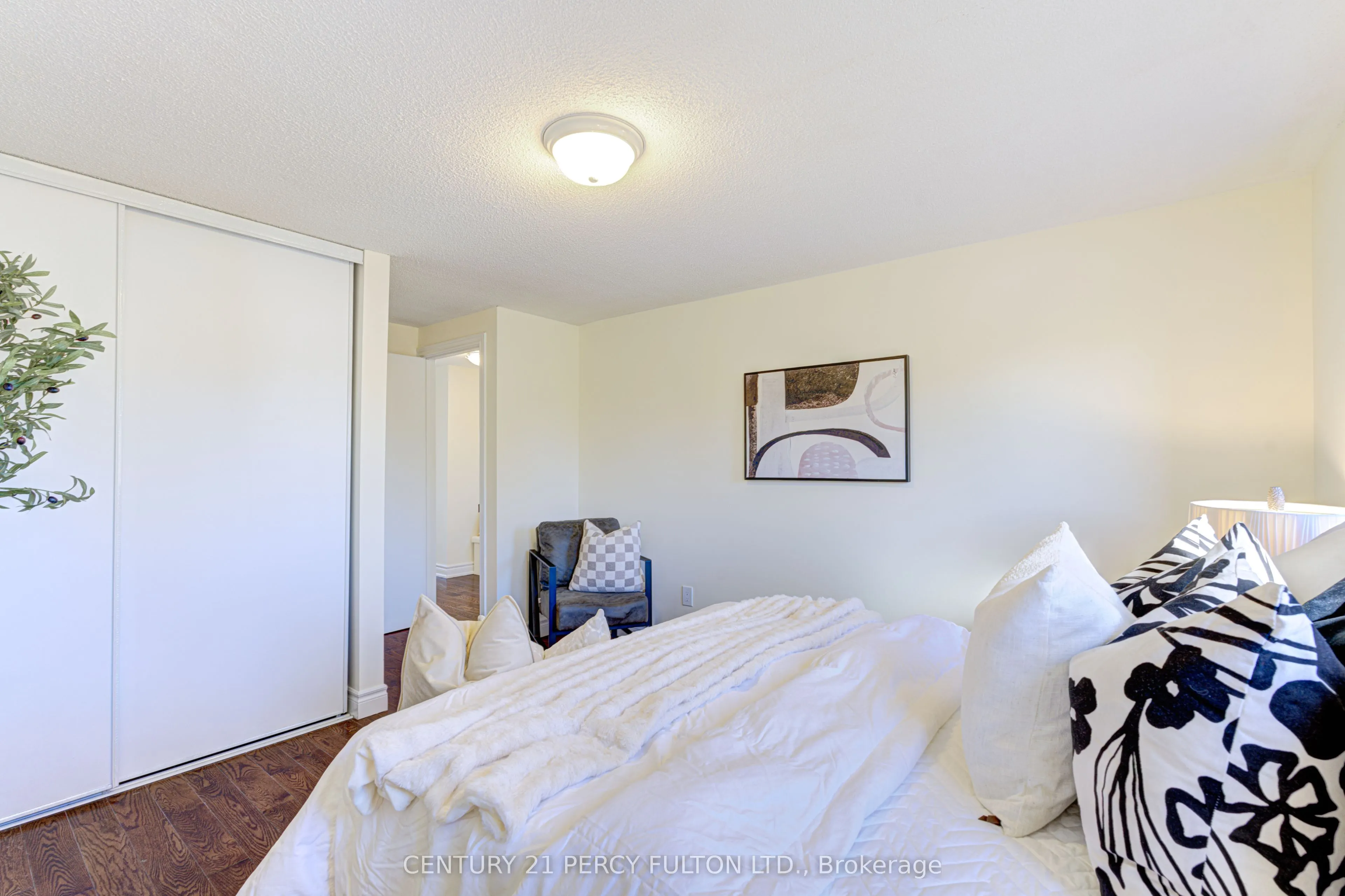 105 Clements Road W