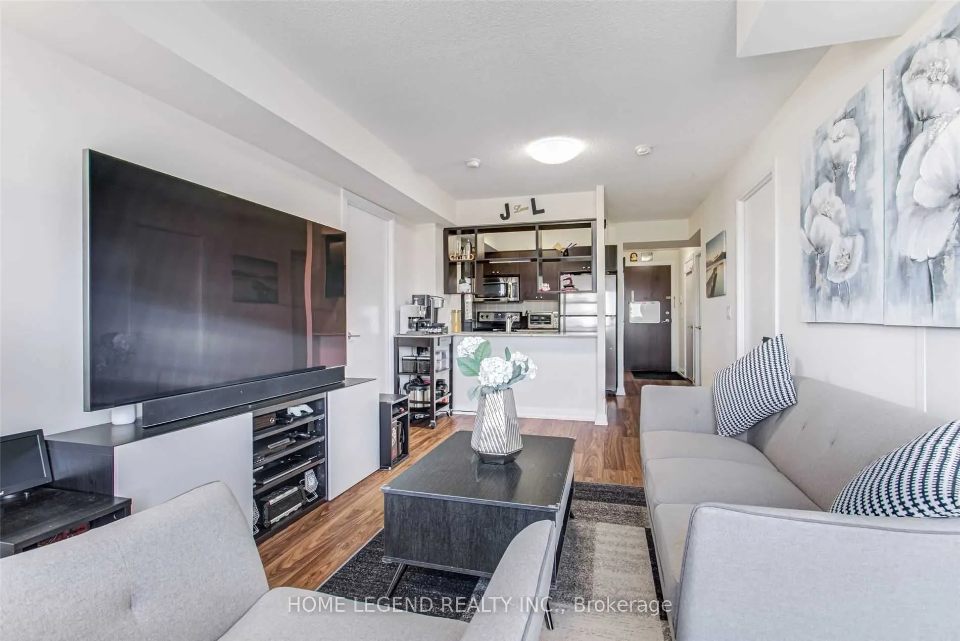 151 Village Green Square, #1706