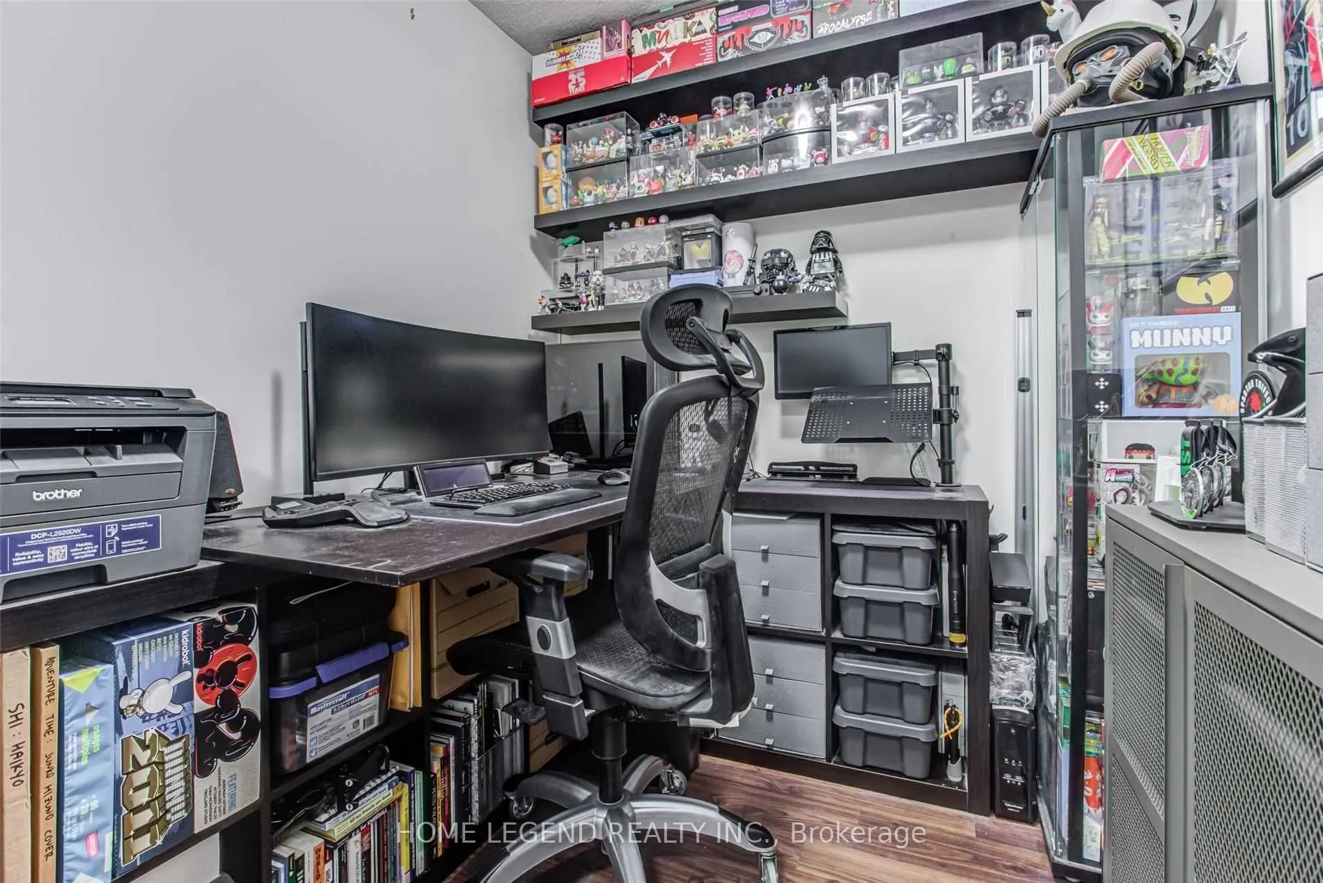 151 Village Green Square, #1706