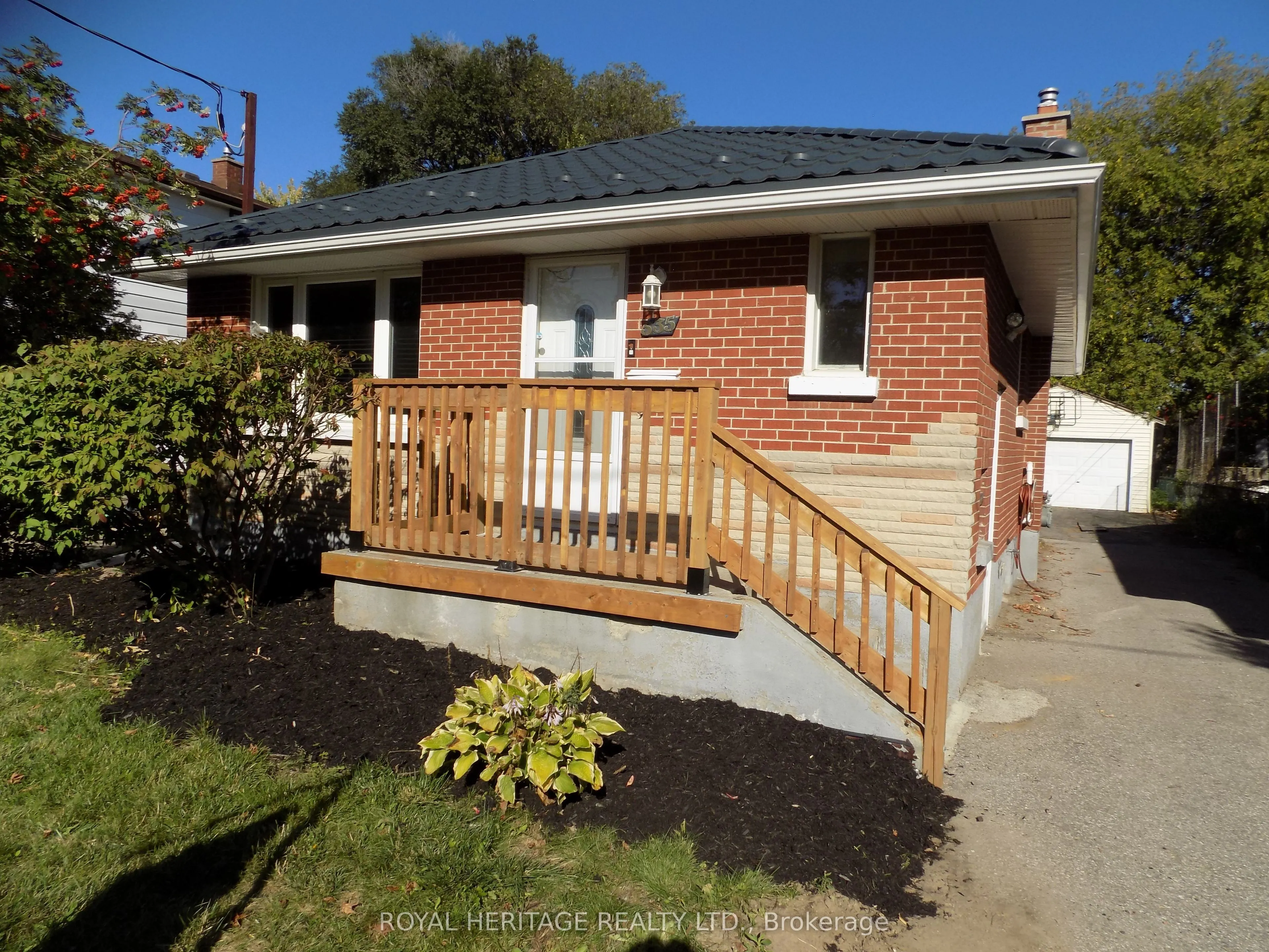 535 Montrave Avenue