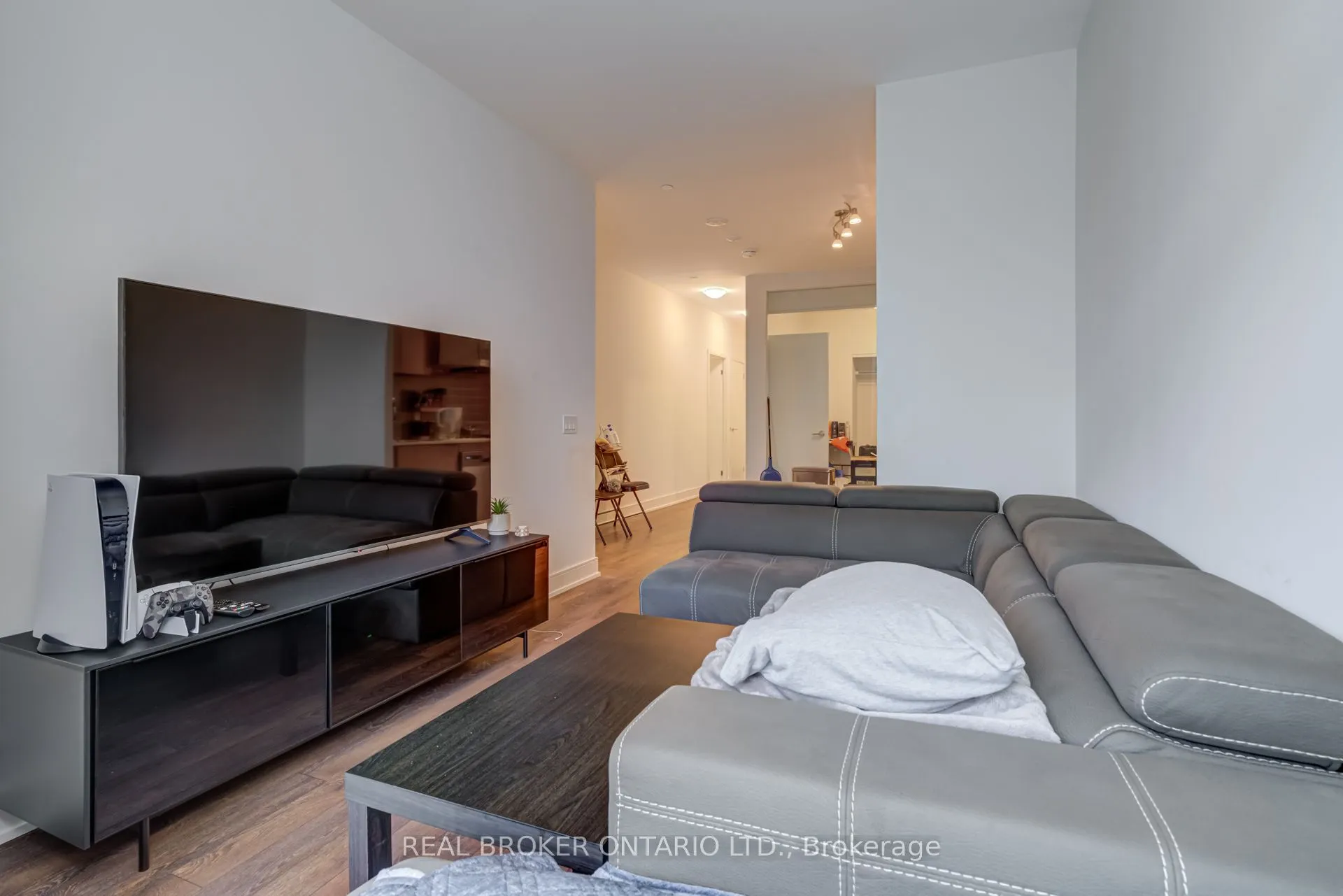 1350 Ellesmere Road, #706