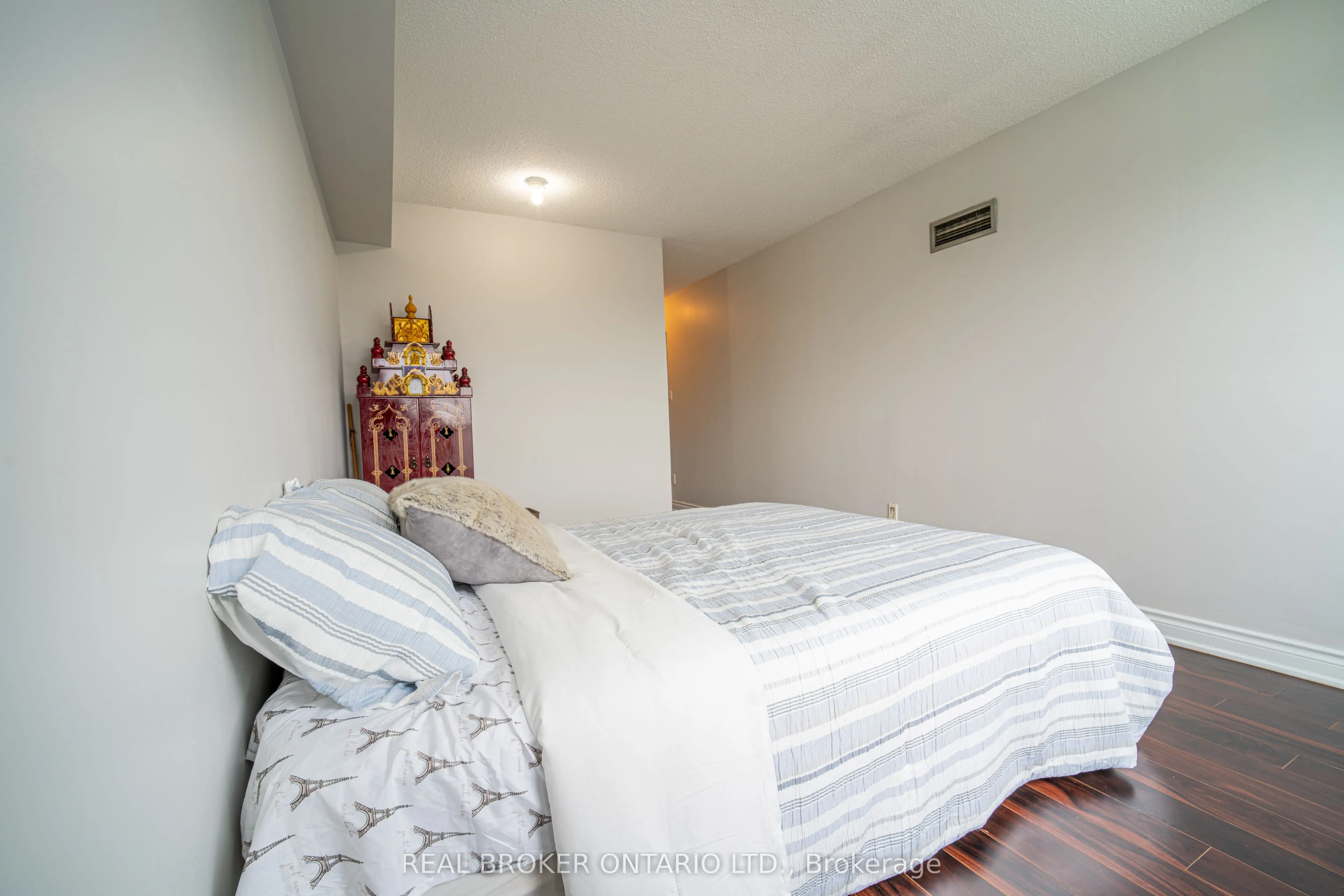 39 Kimbercroft Court, #414
