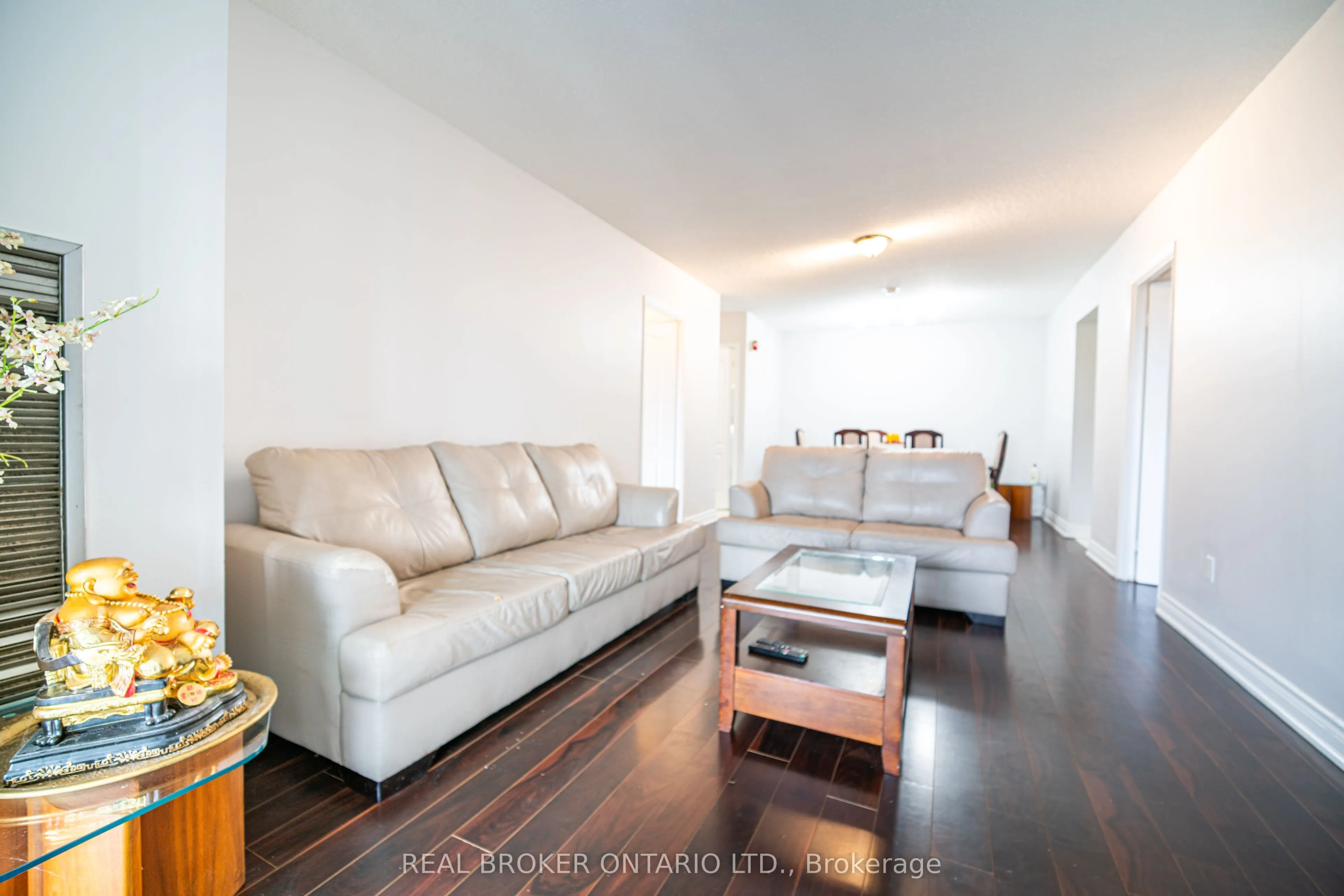 39 Kimbercroft Court, #414