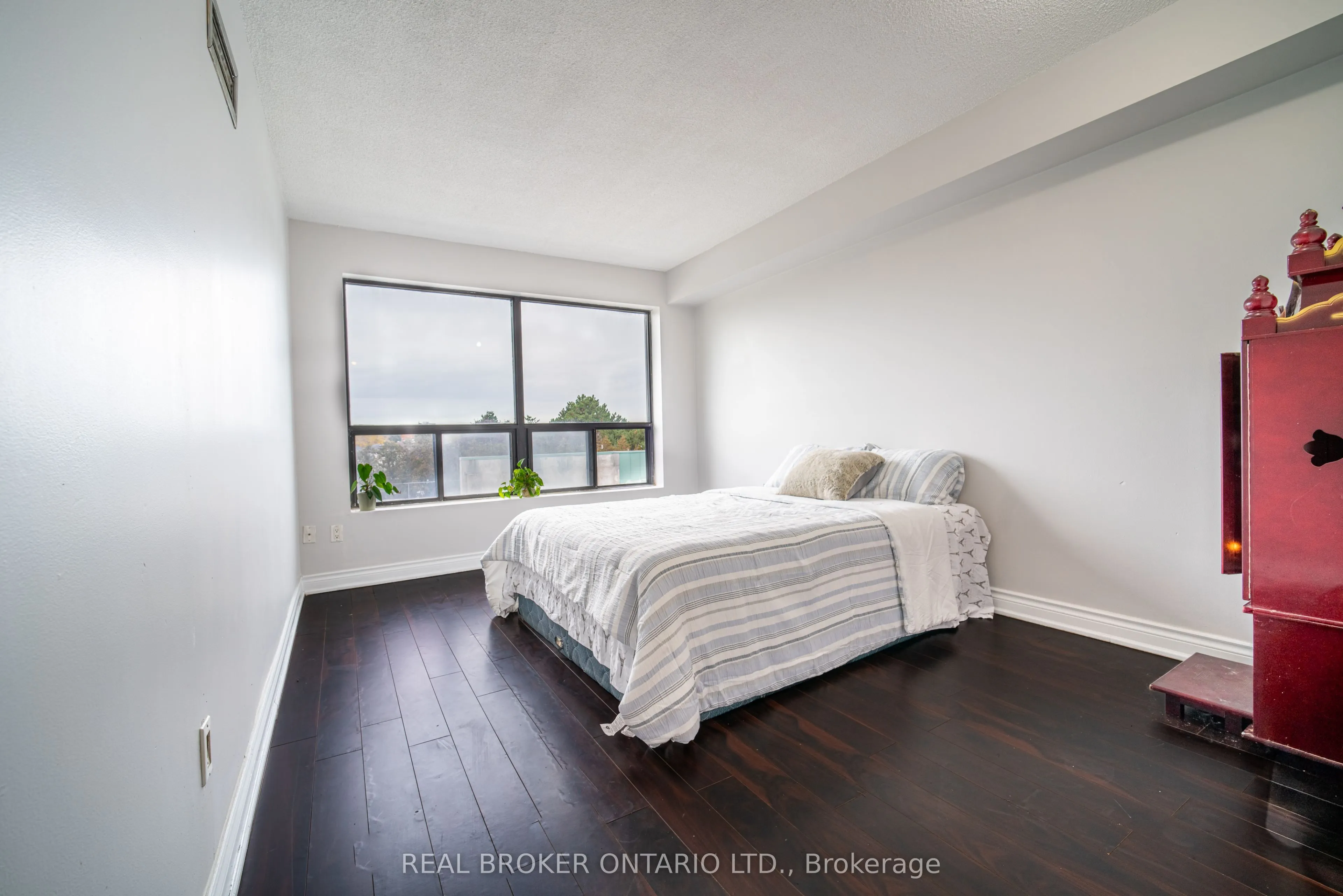 39 Kimbercroft Court, #414