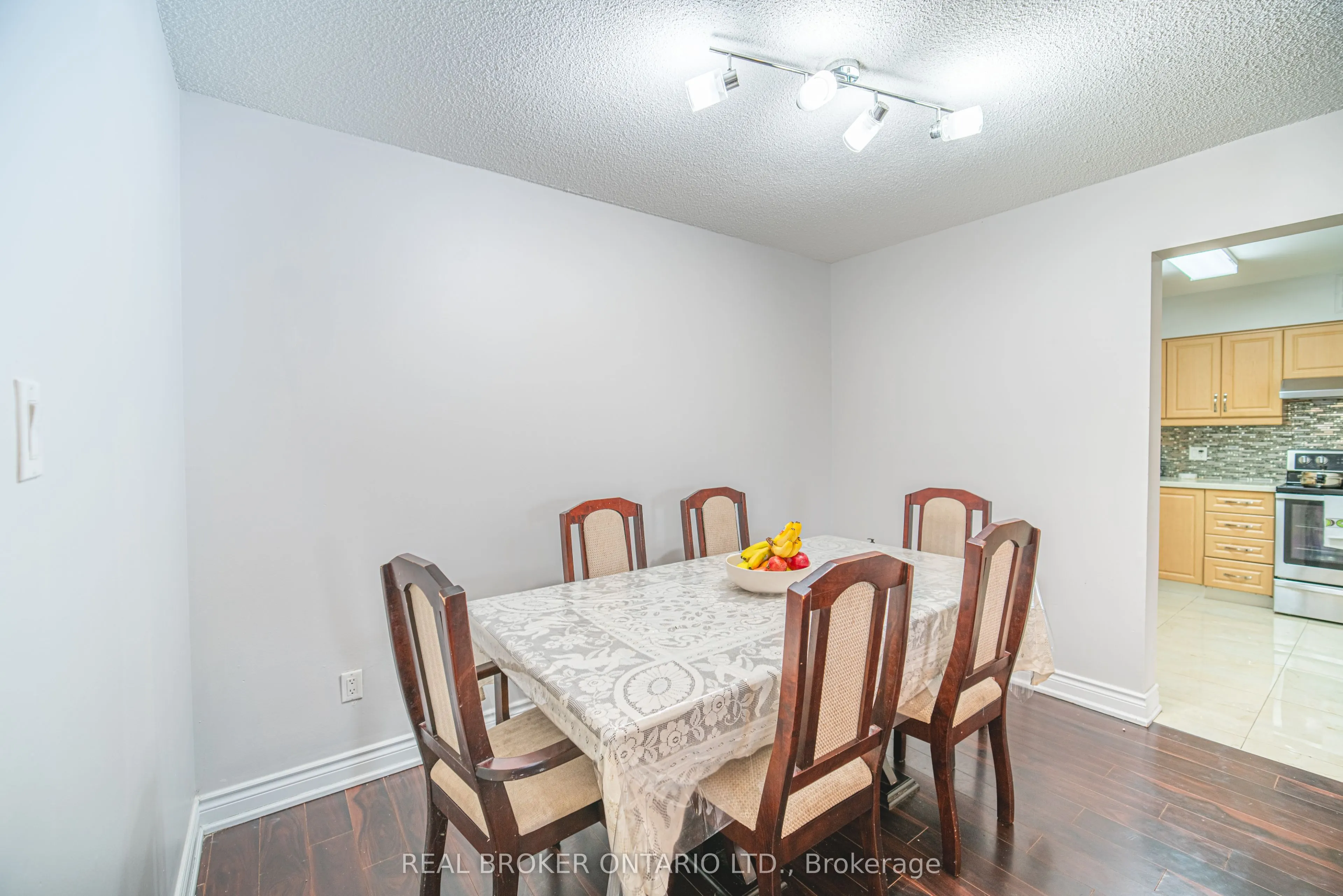 39 Kimbercroft Court, #414