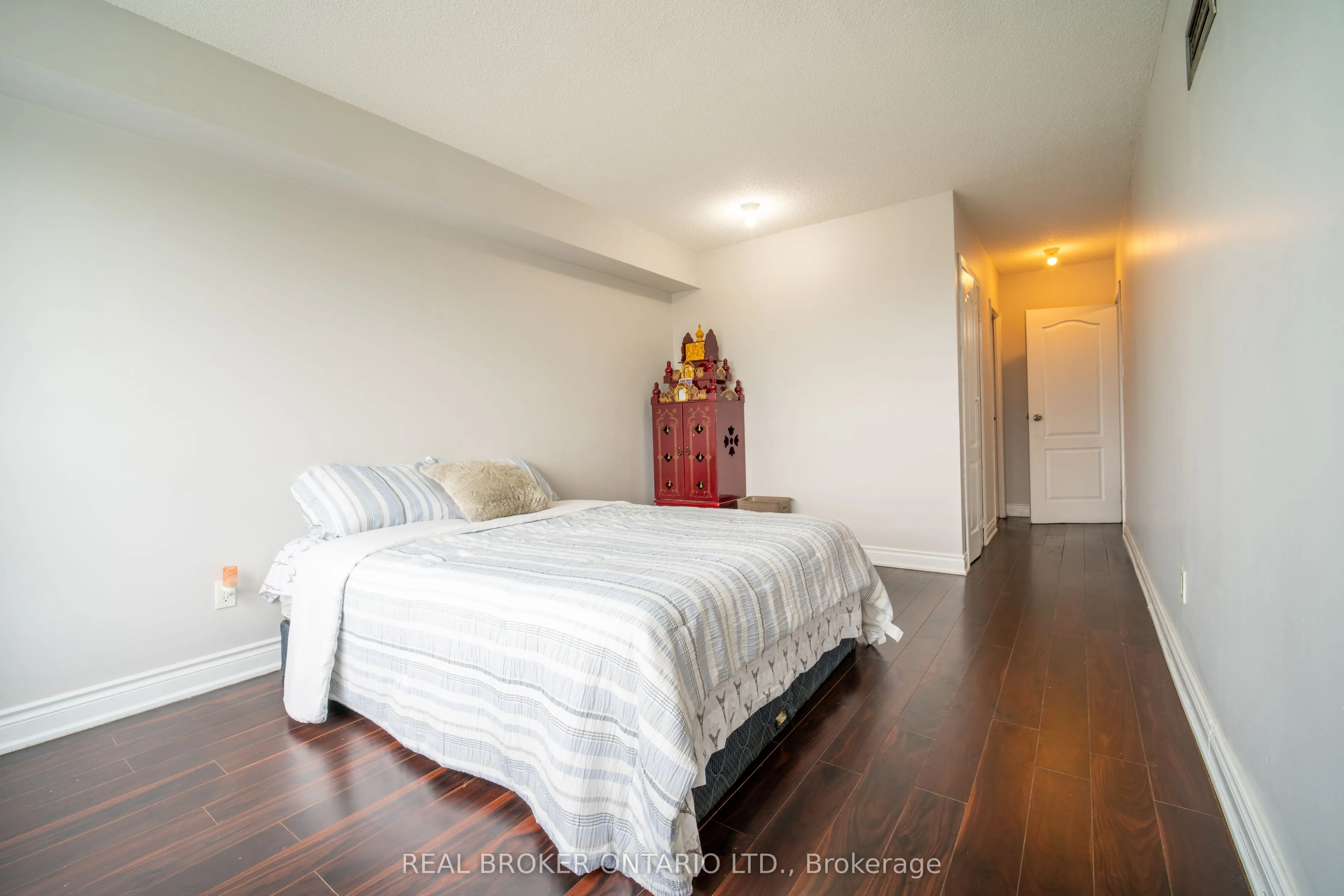 39 Kimbercroft Court, #414