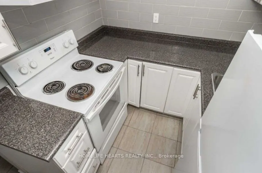 371 Rossland Road E
