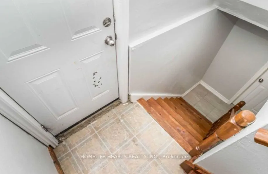 371 Rossland Road E
