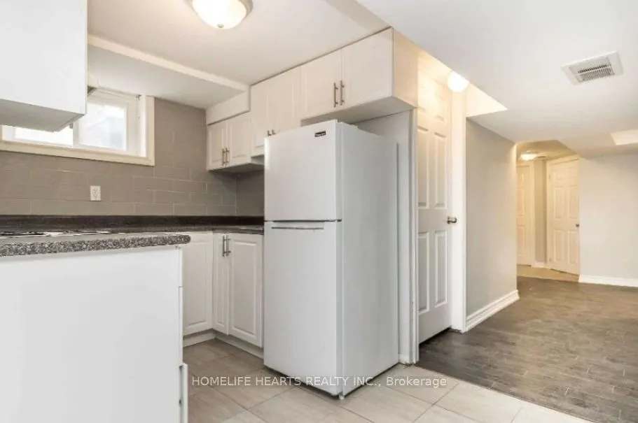 371 Rossland Road E